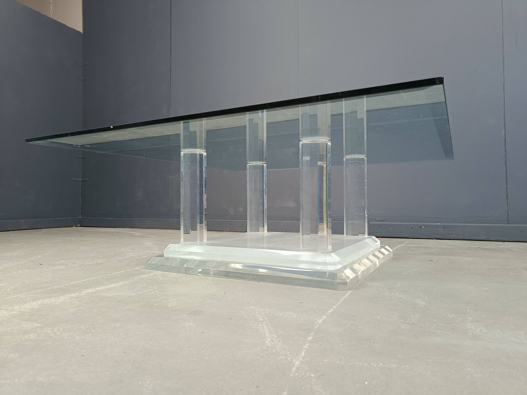 Table basse ou table d'appoint en Lucite, années 1970