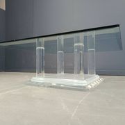Table basse ou table d'appoint en Lucite, années 1970