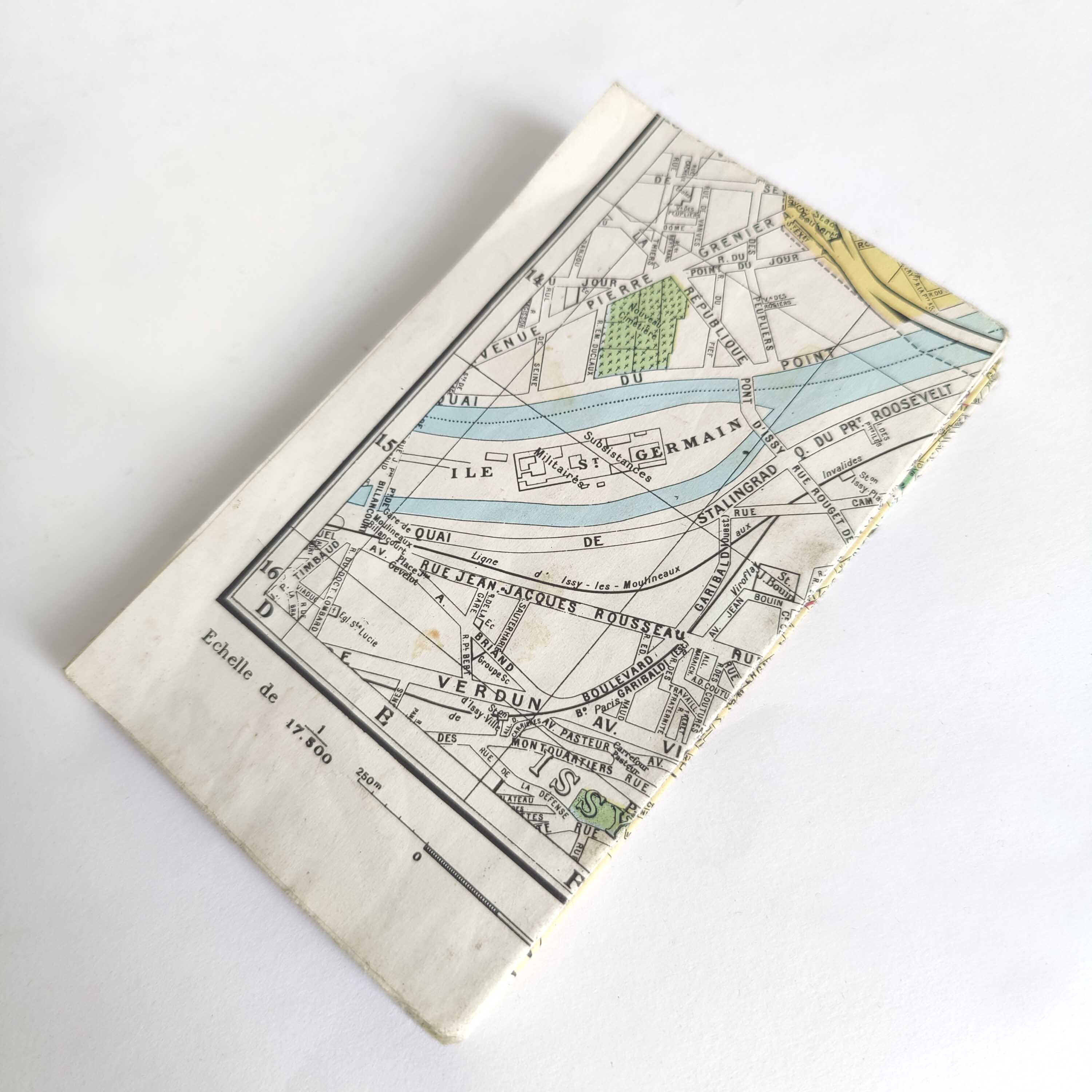 Vintage map 1970 Paris and its quarters 74x55cm