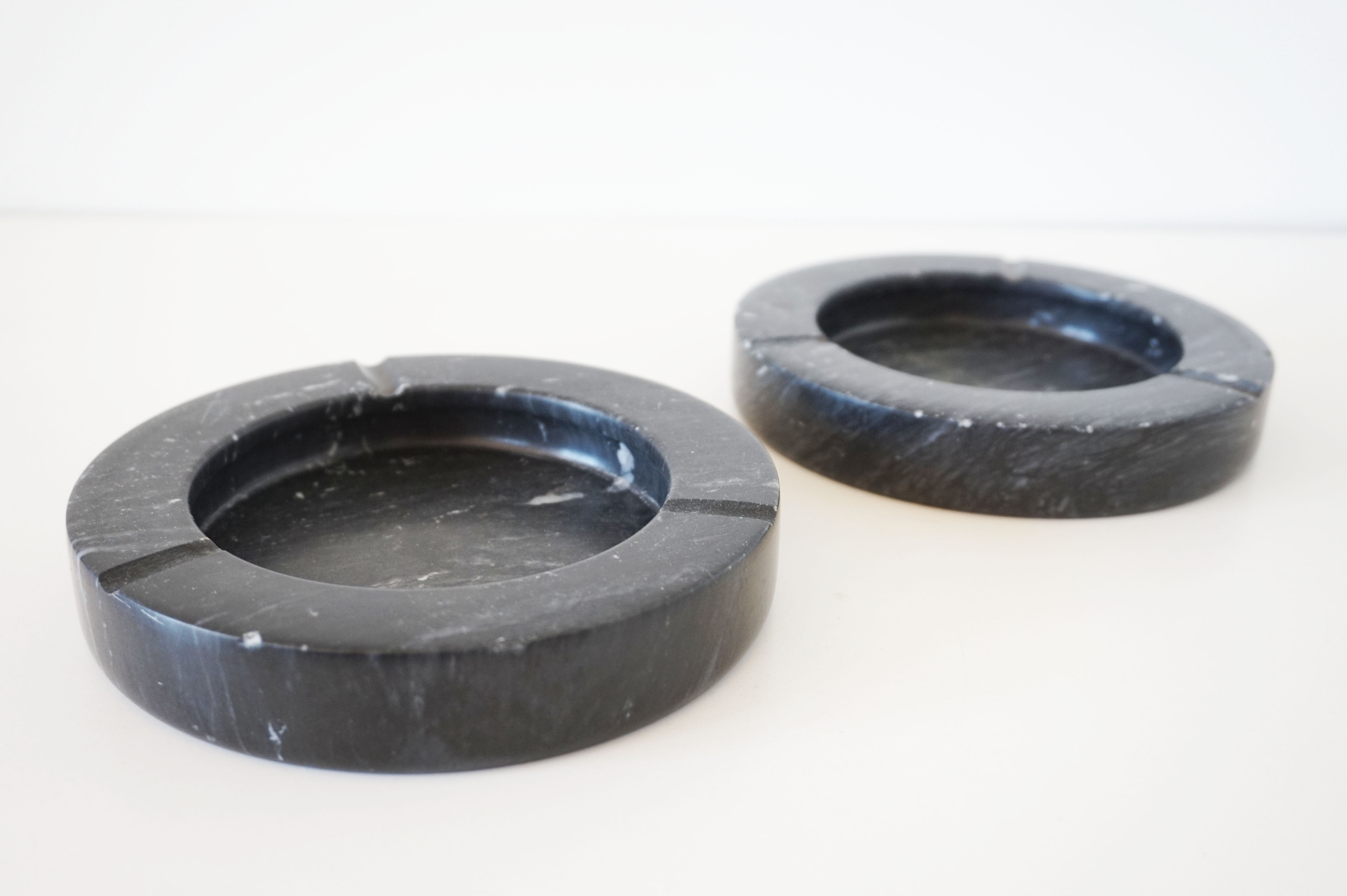 Pair of vintage ashtrays in black marble 1970