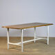 Table avec une base en fer