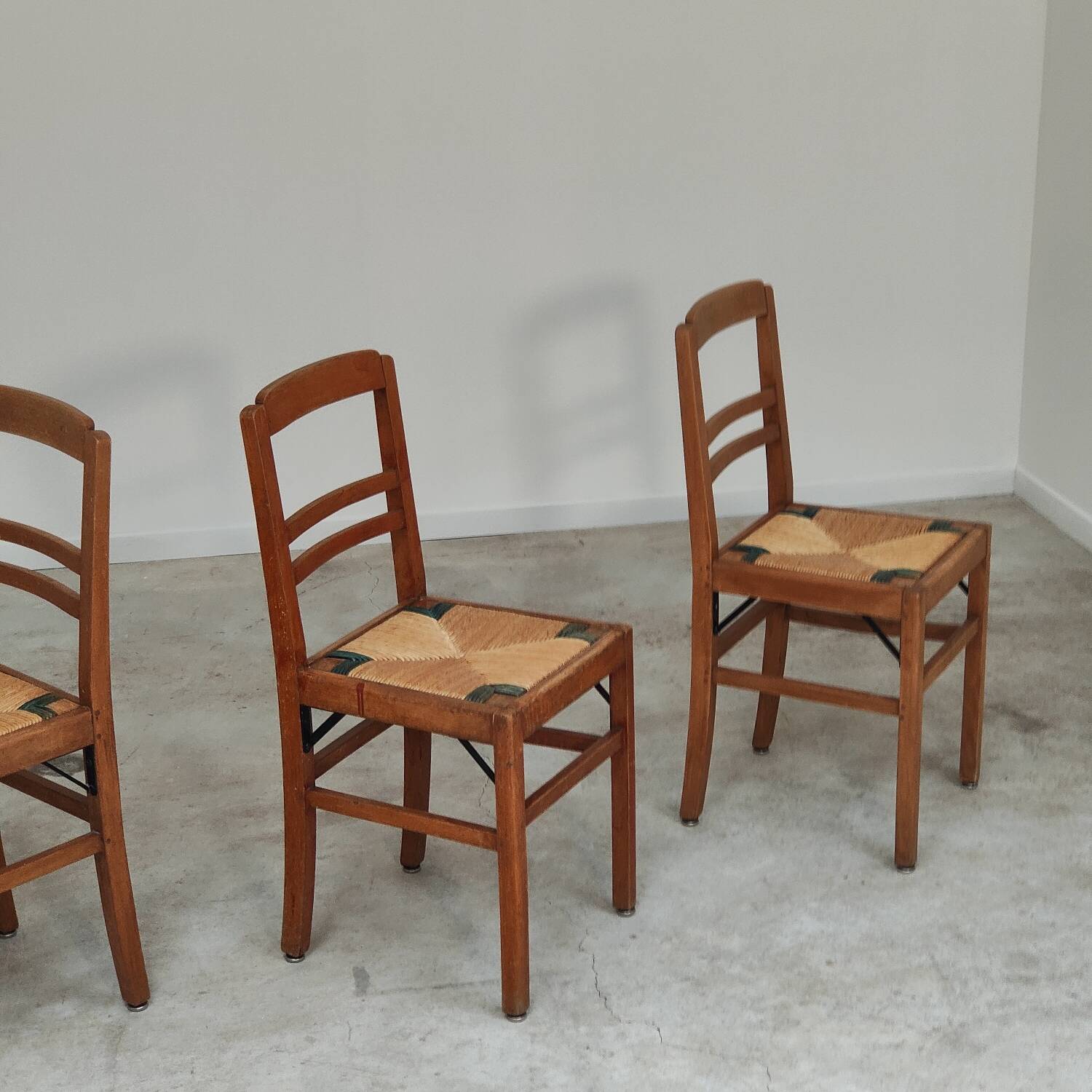 Set of 4 designer oak and straw chairs from the 1950s