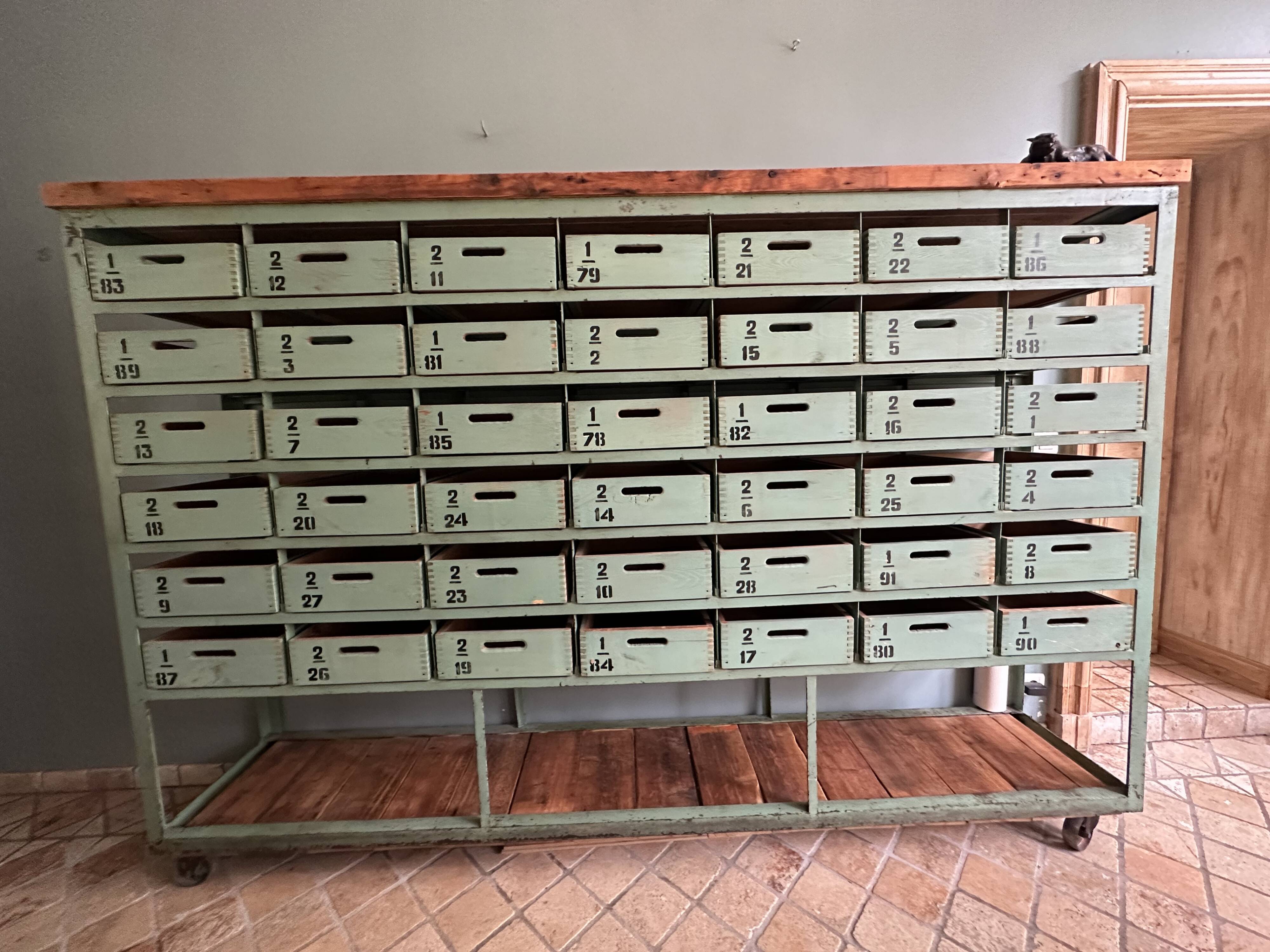 Meuble de métier industriel bois et métal