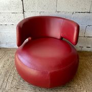 Fauteuil Curl en cuir rouge par Roche Bobois
