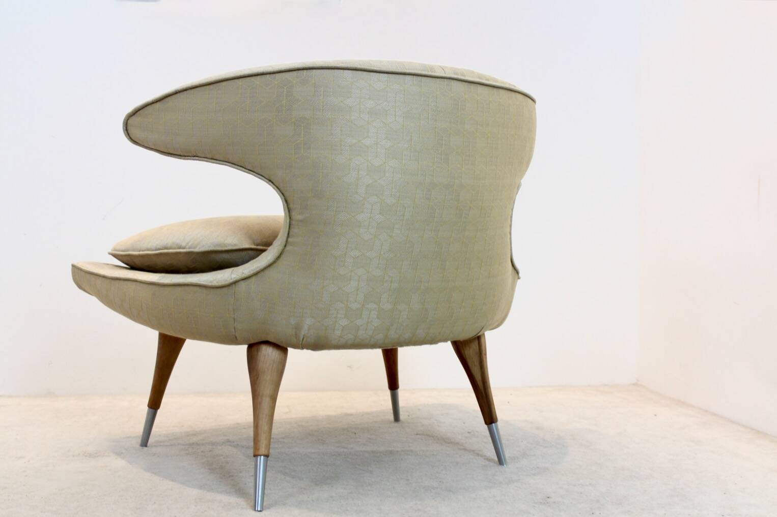 Fauteuil « Horn Chair » de Karpen of California en tissu doré et noyer