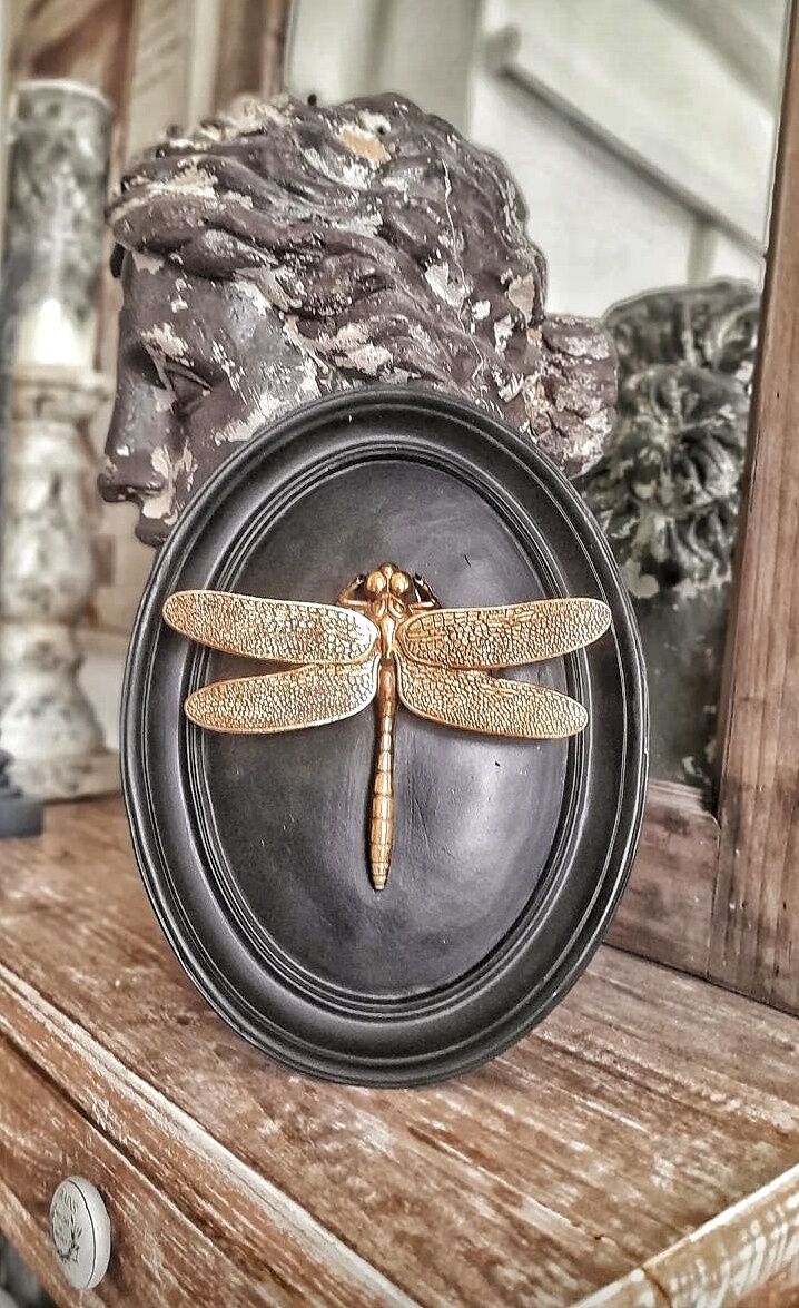 Dragonfly medallion