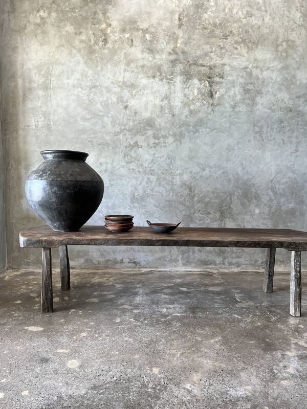 Grande table basse arrondie en teck asiatique ancien