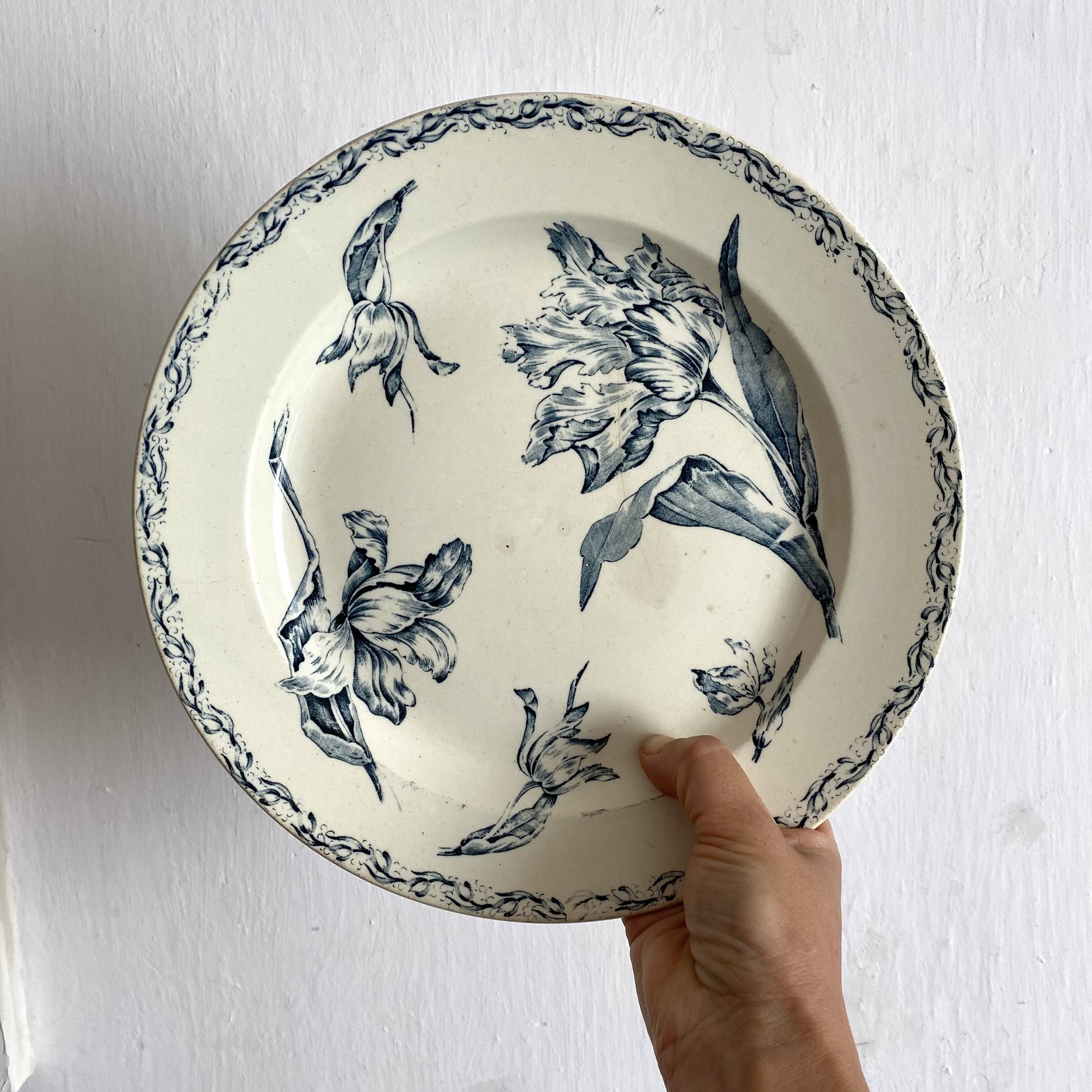 Round ironstone dish Luneville K&G tulip motif