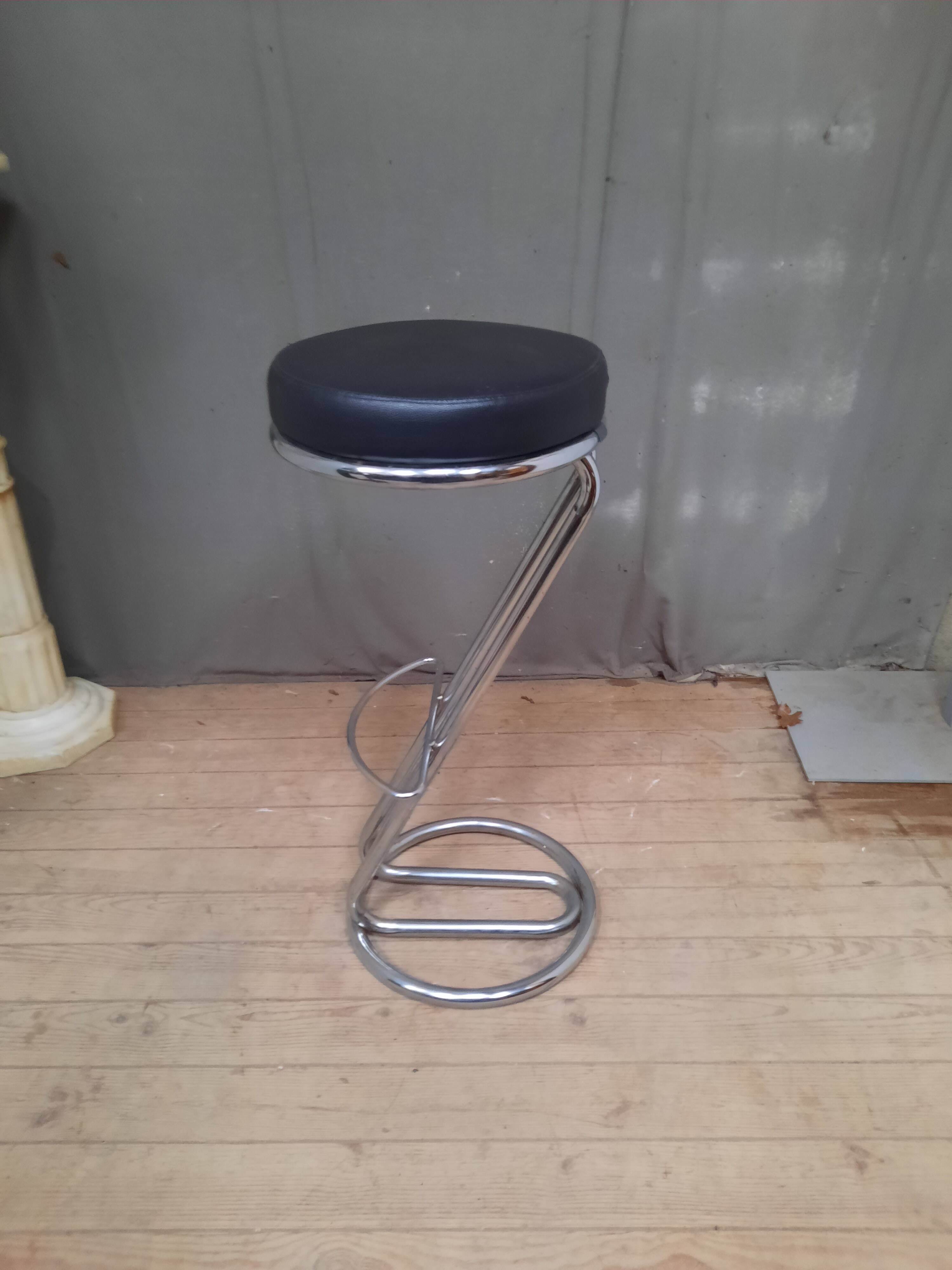 Bar stool in skai and stainless steel