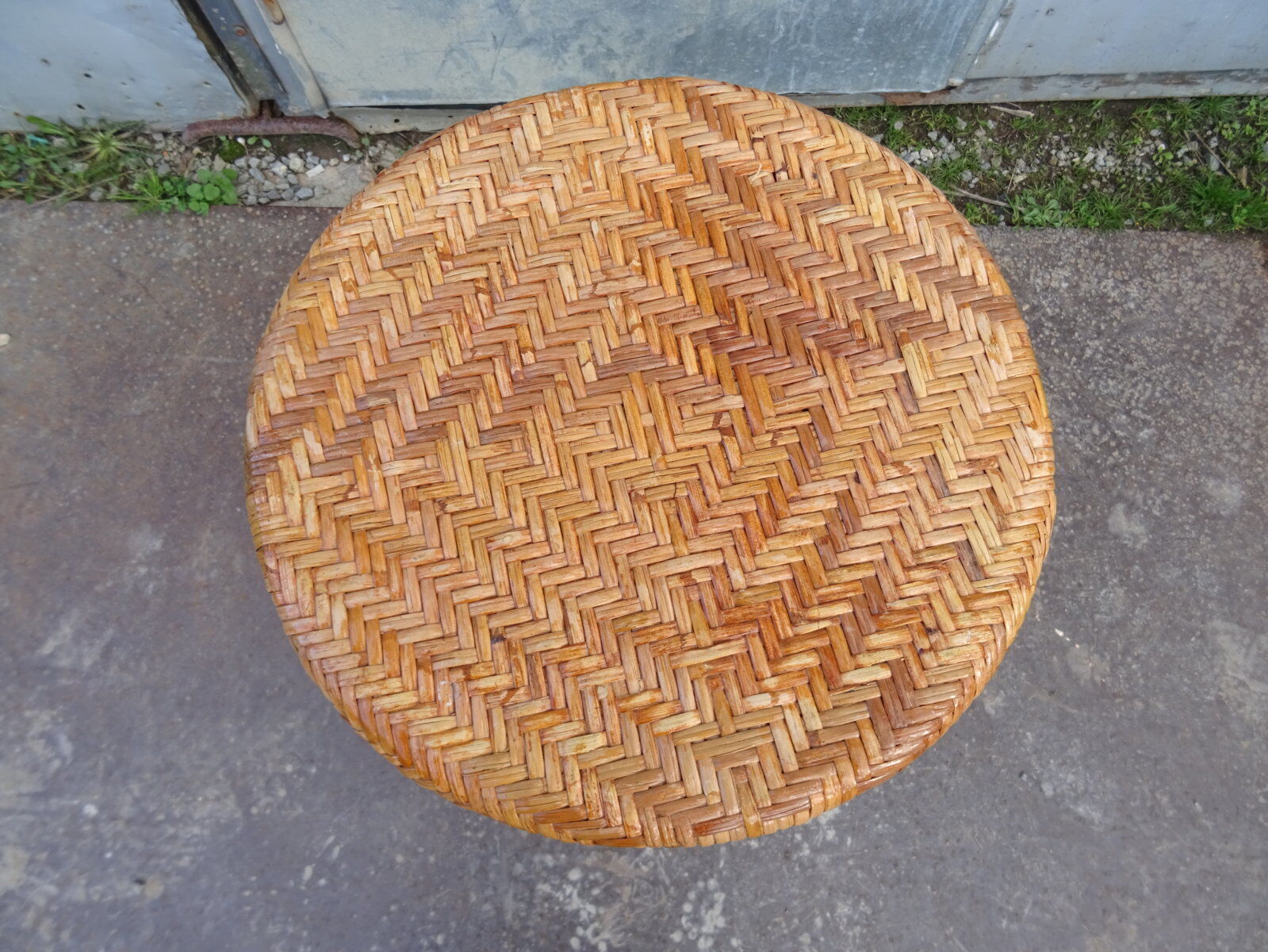 High bar stool in woven rattan
