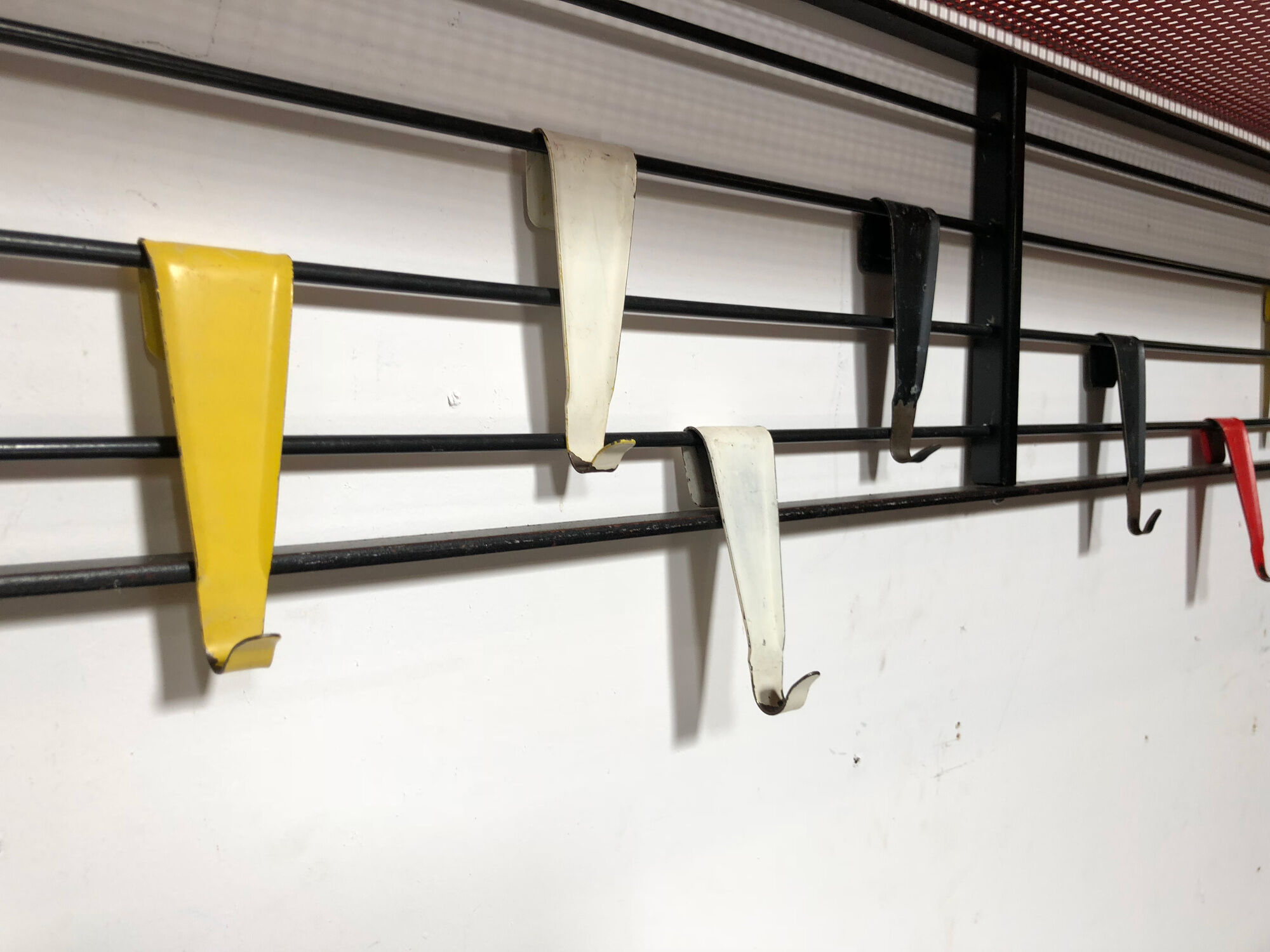 Coatrack Pilastro Nutbar by Tjerk Reijenga design Nederland