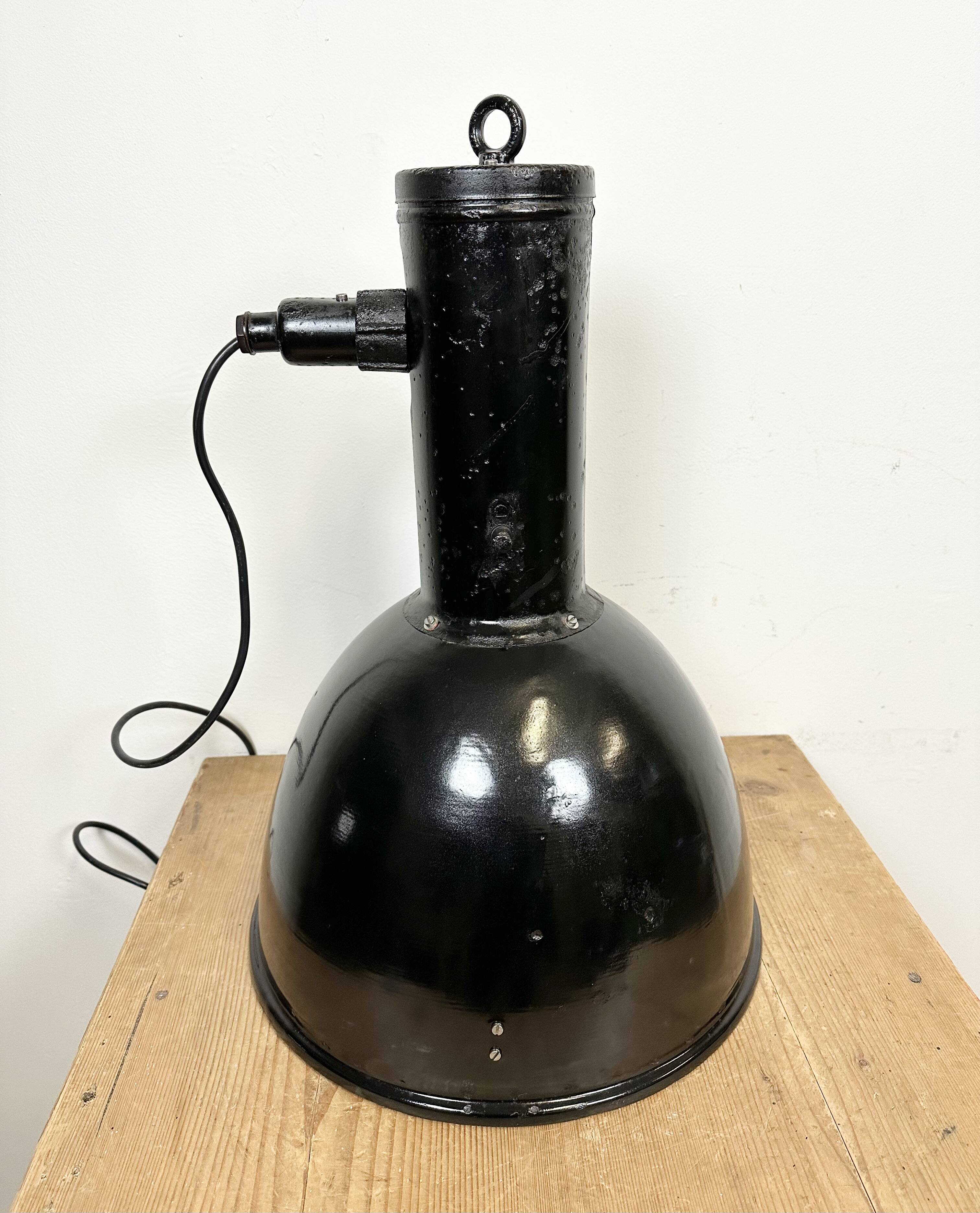 Suspension industrielle en émail noir, 1950s