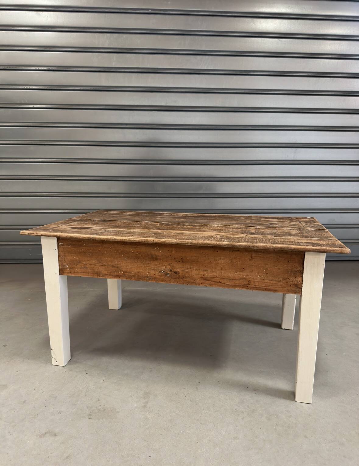 Table basse en bois avec tiroir