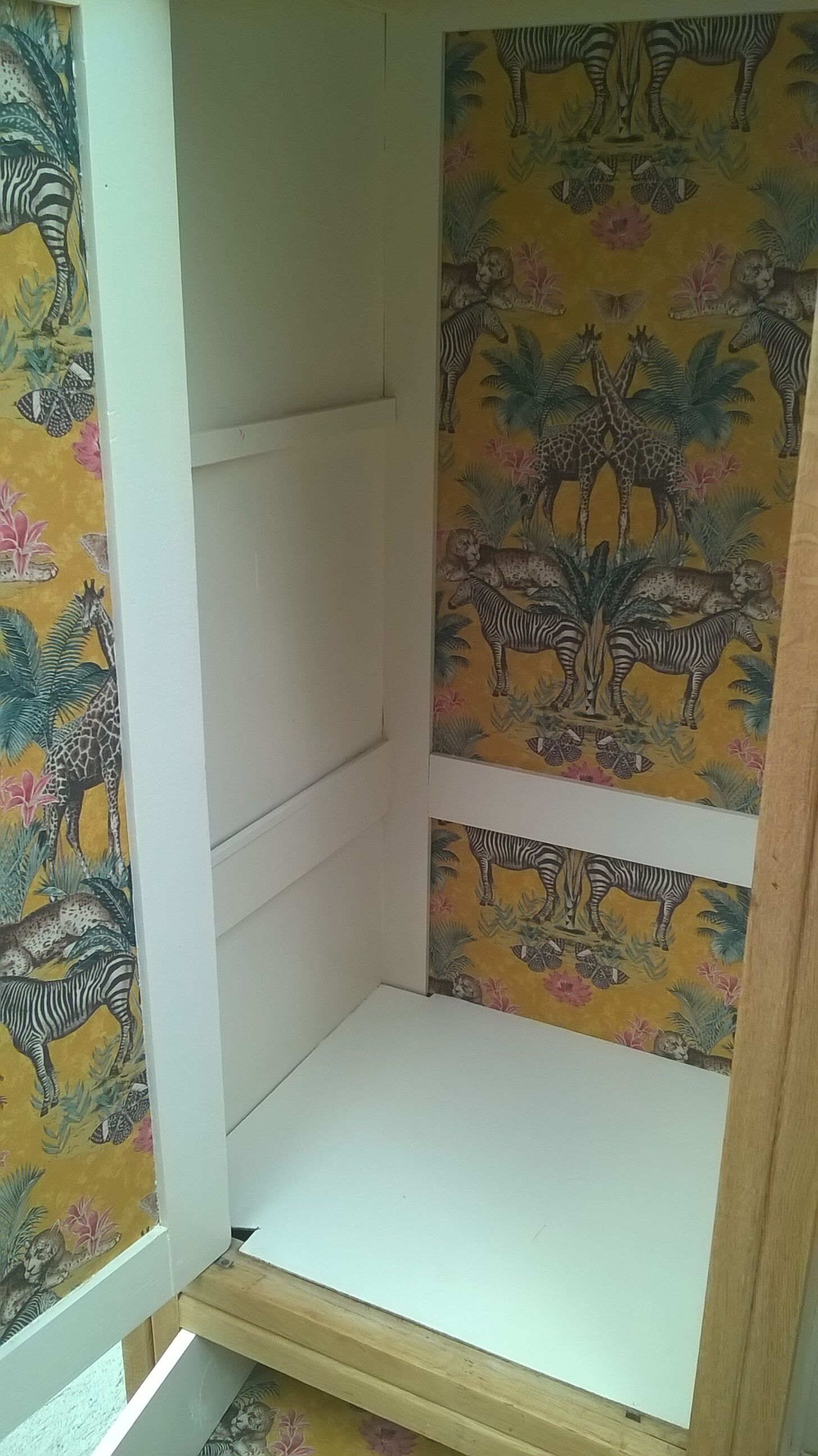 Parisian hotel wardrobe year 50