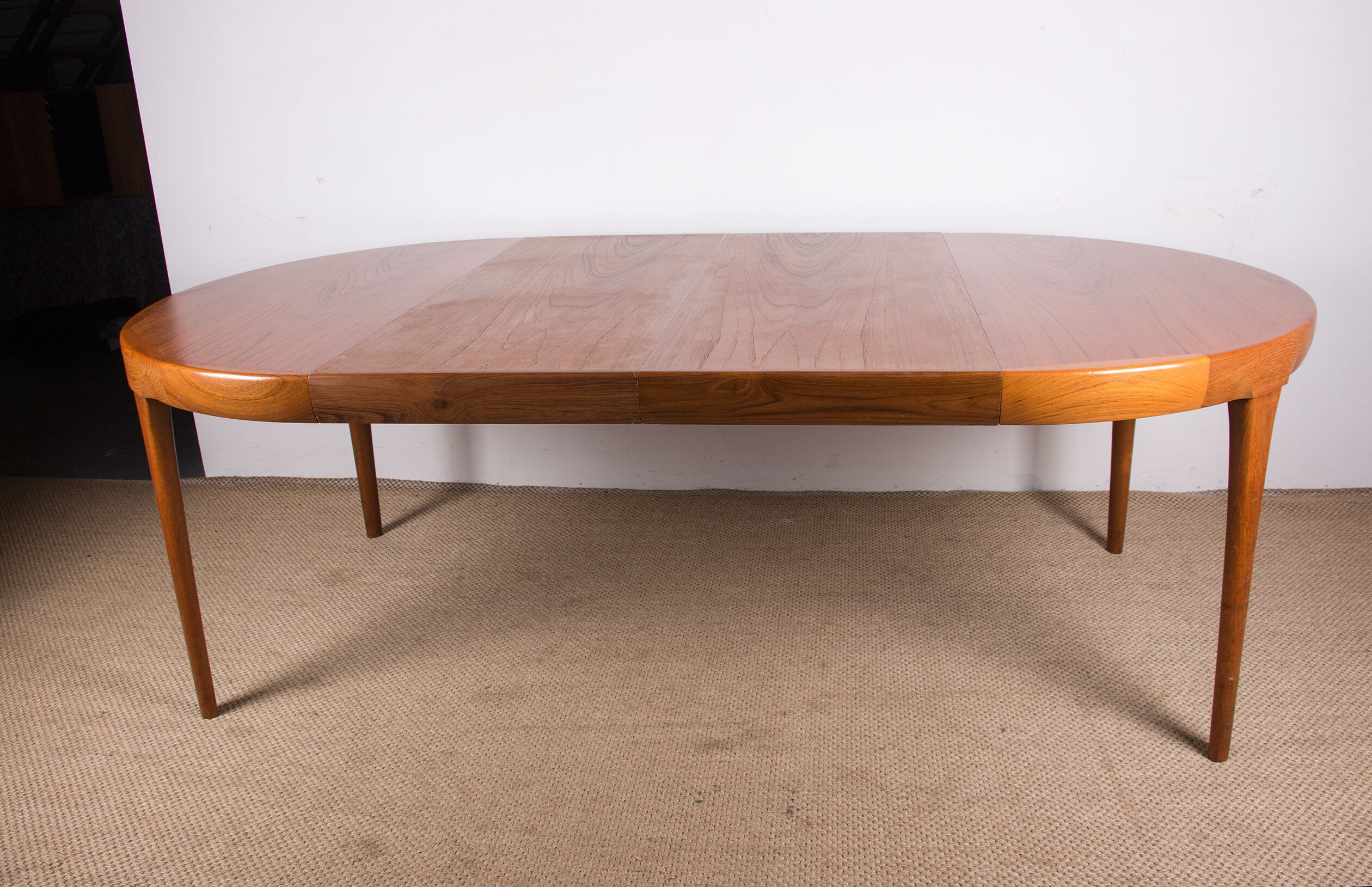 Danish Teak extendable dining table by Ib Kofod-Larsen for Faarup Mobelfabrik 1960