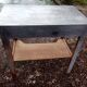 Table /bureau/table de toilette/meuble d'appoint ancien en pichepin