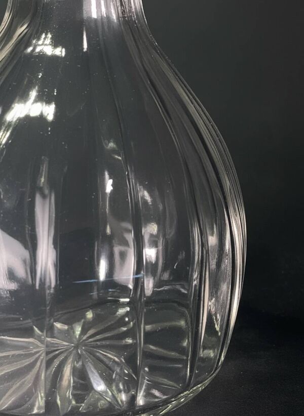 Carafe vintage européenne avec bouchon facetté, verrerie Art déco