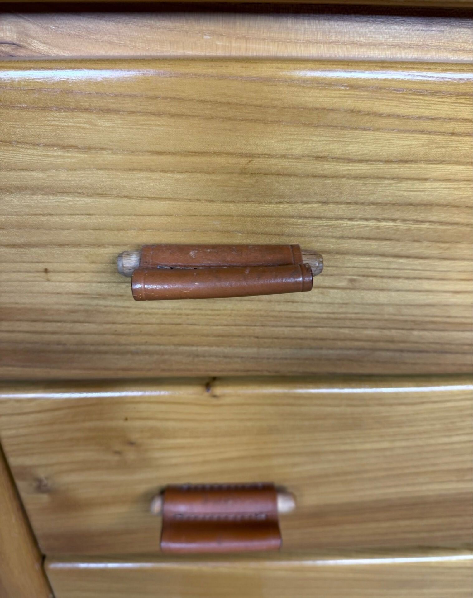 Elm chest of drawers - Regain house -
