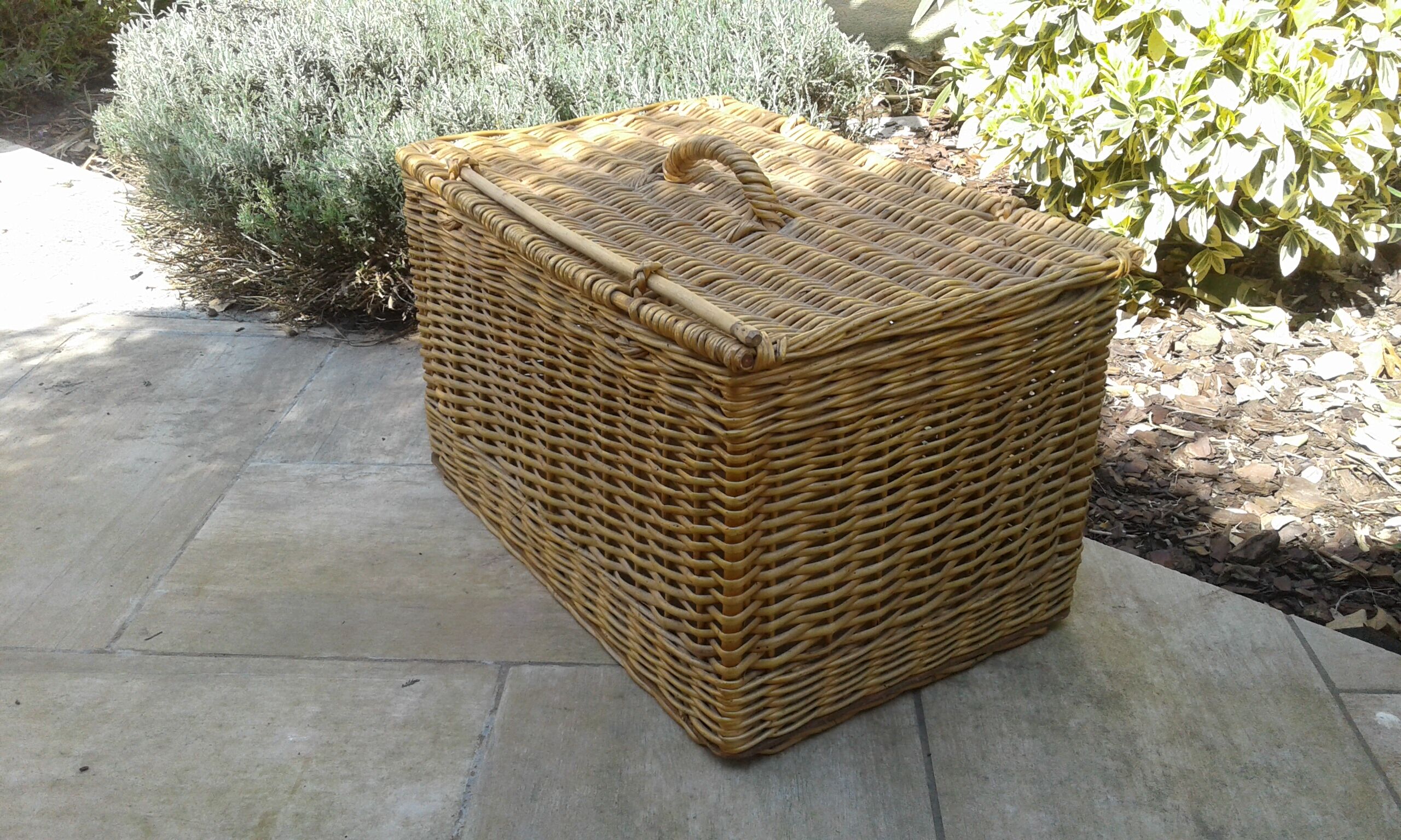 Pretty Wicker Malle. Vintage.
