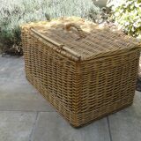 Pretty Wicker Malle. Vintage.
