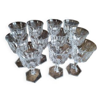 Set of 11 wine or water glasses in thick faceted crystal hexagonal foot
