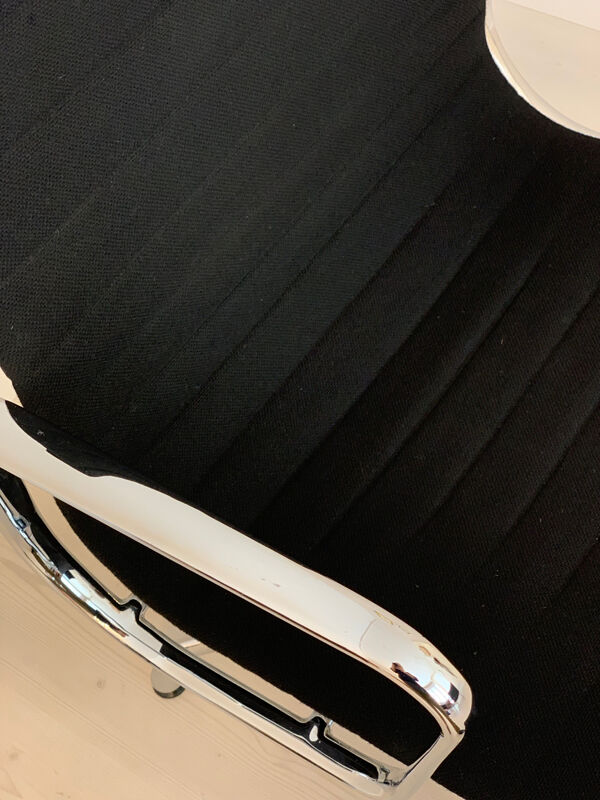 Fauteuil modèle 107 de Charles & Ray pour Vitra