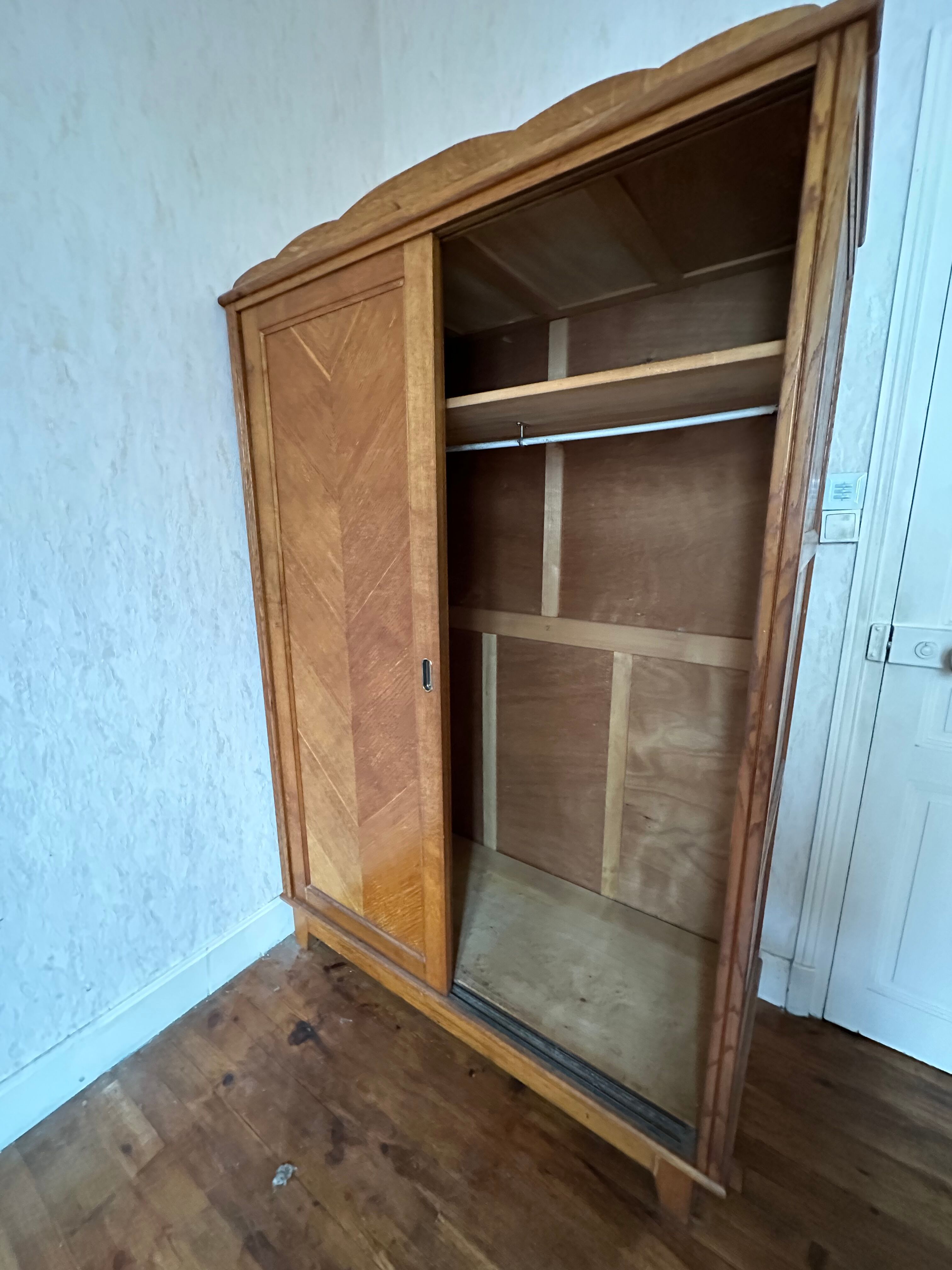 Wardrobe sliding doors