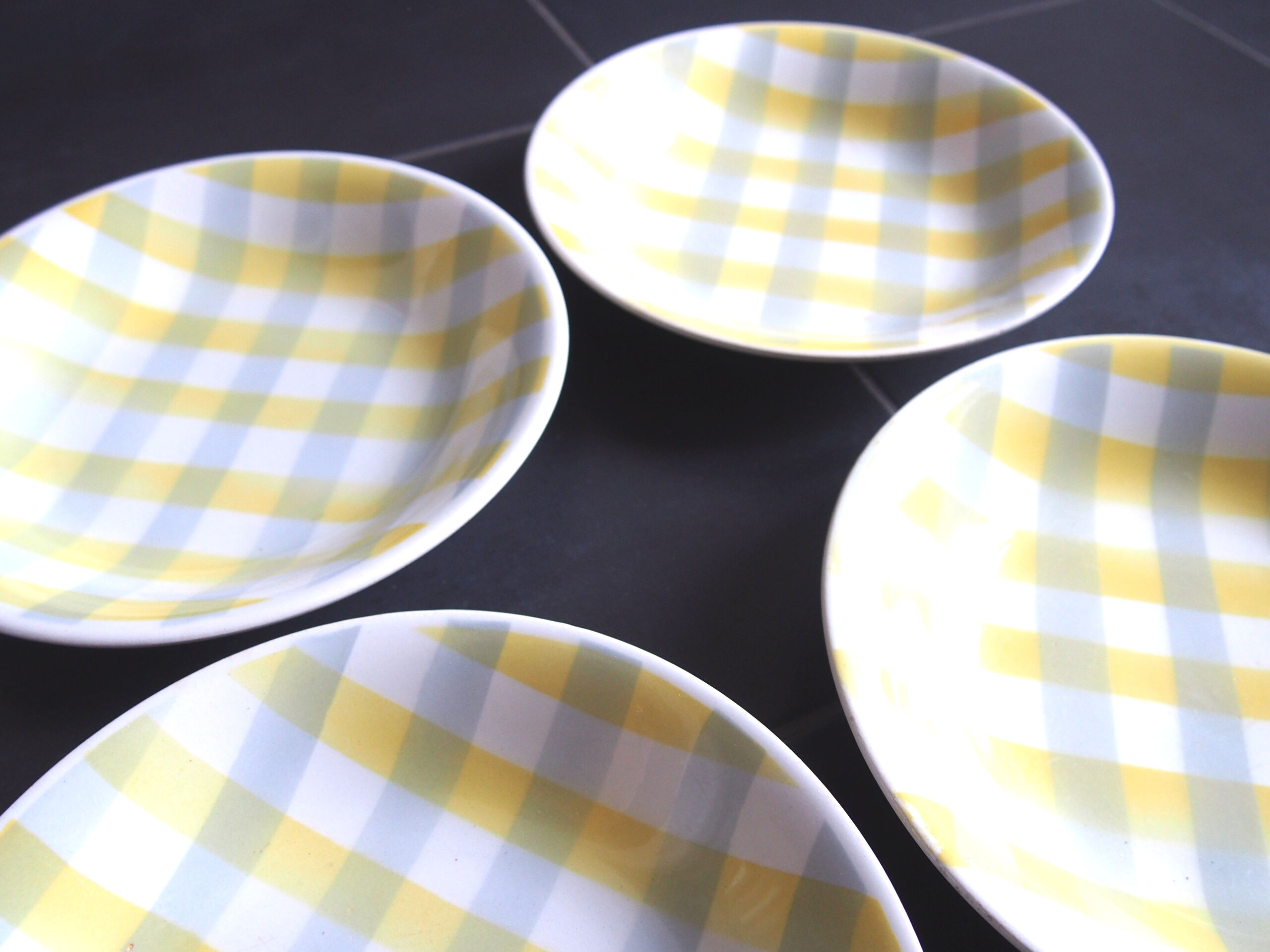 4 Hollow yellow checkered plates