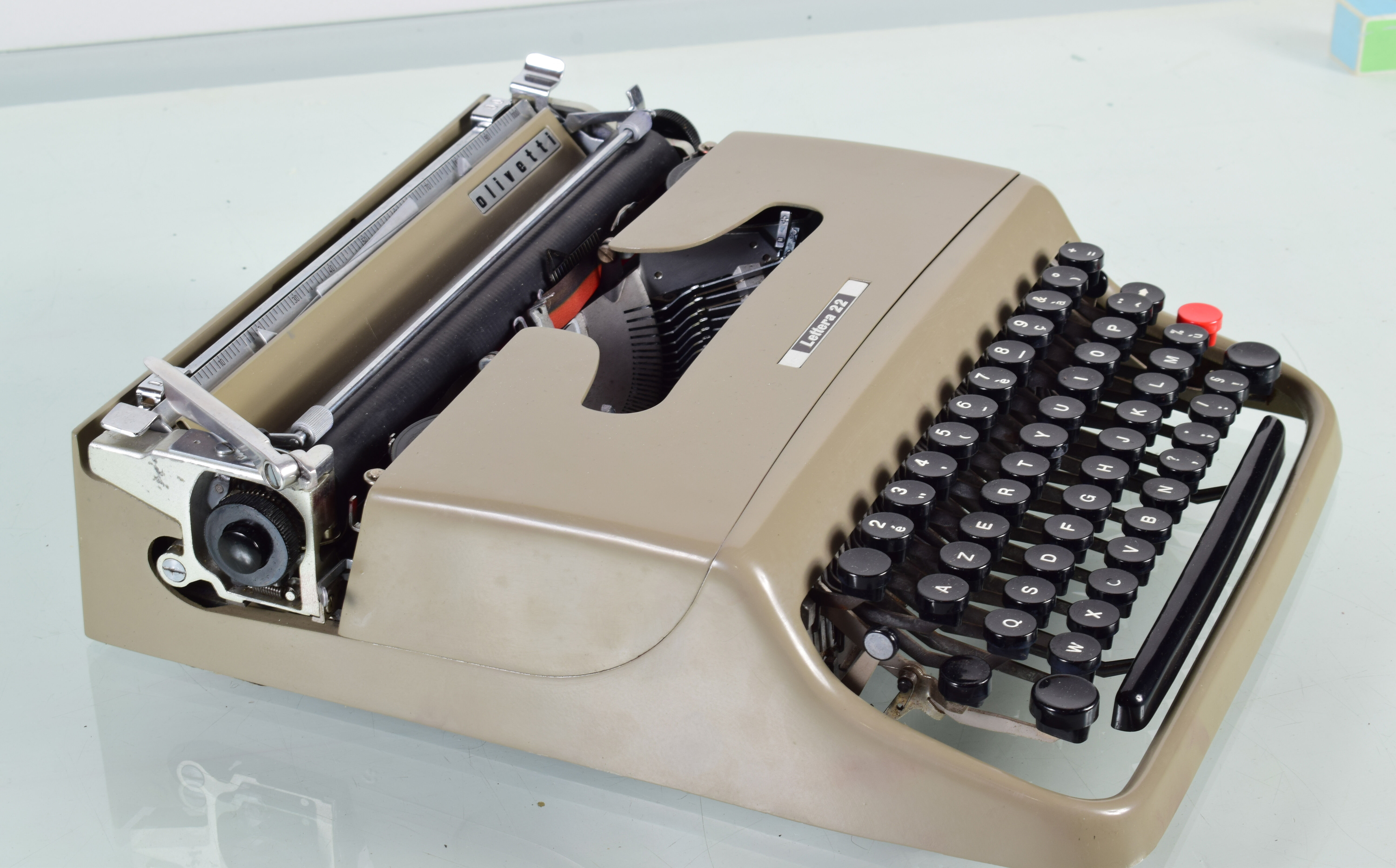 Olivetti Lettera 22 writing machine
