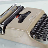 Olivetti Lettera 22 writing machine