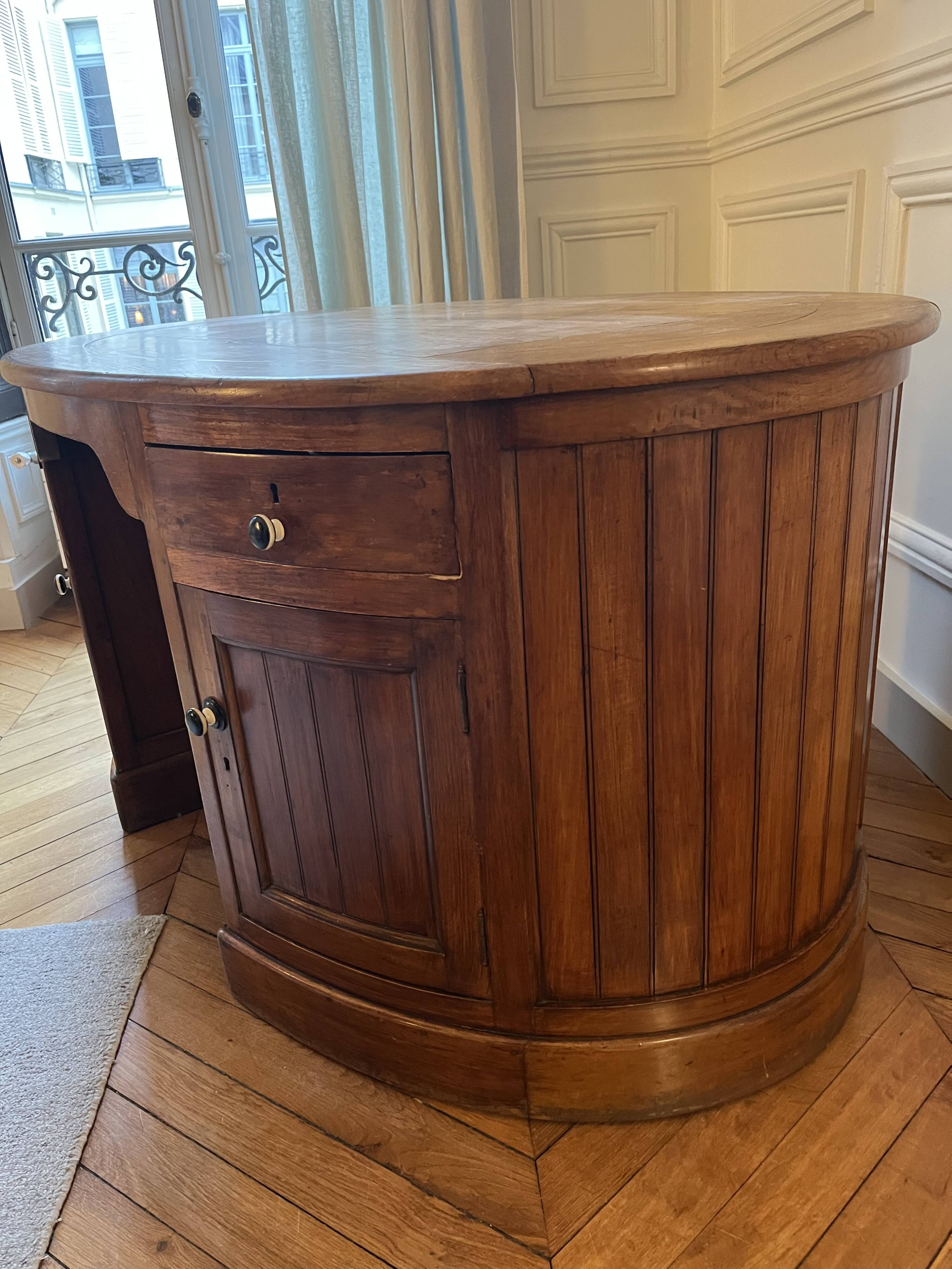Oval desk in varnished solid wood