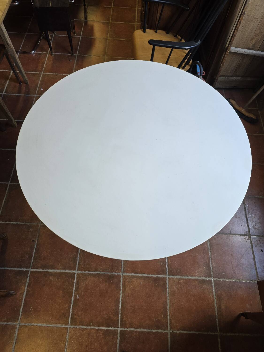 Tulip foot table from the 70s, 120cms in diameter