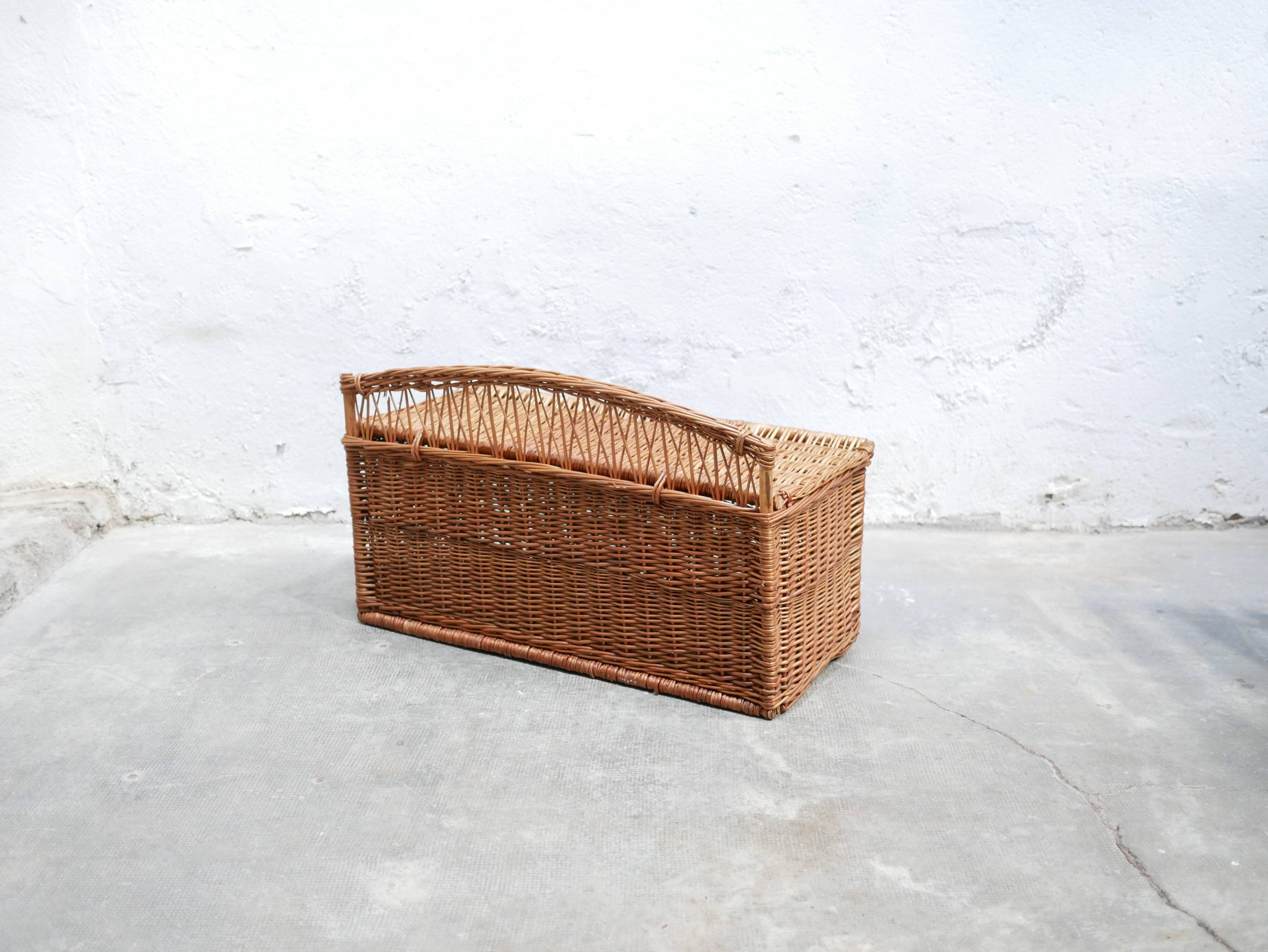 Vintage rattan bench trunk