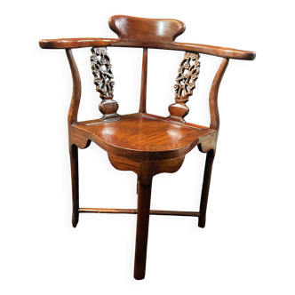 Corner armchair in solid wood with carved floral decoration featuring a bird.
