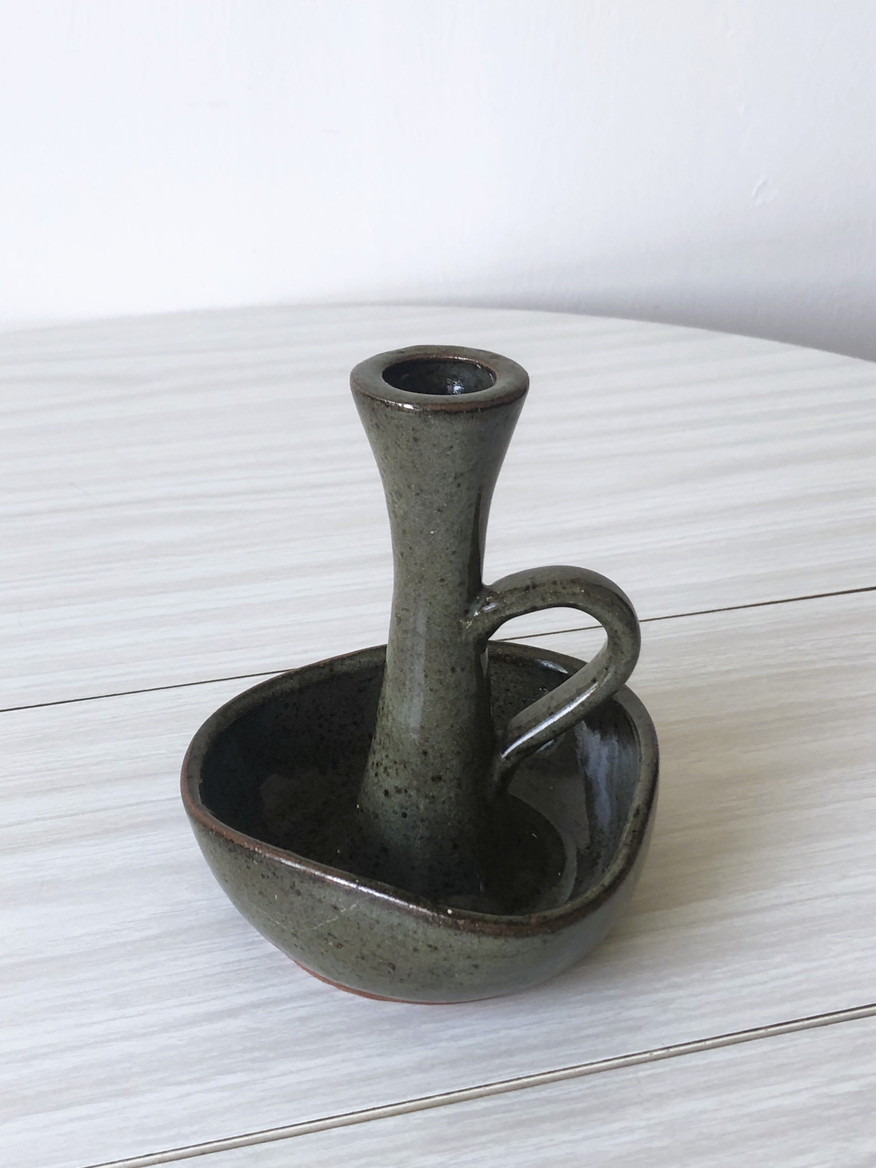 Bougeoir en grès tacheté