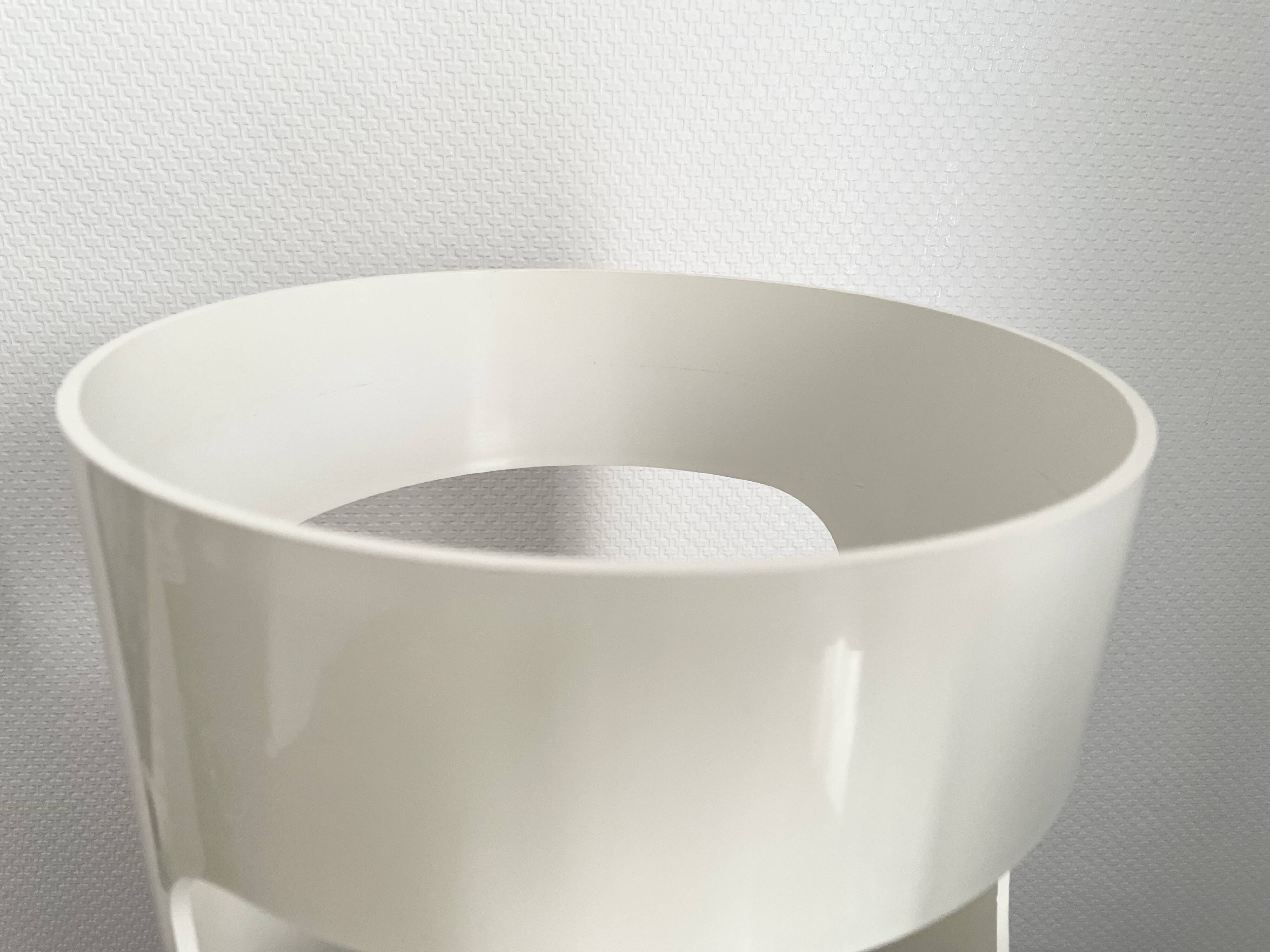 Kartell Gino Colombini white plastic umbrella stand from the 70s