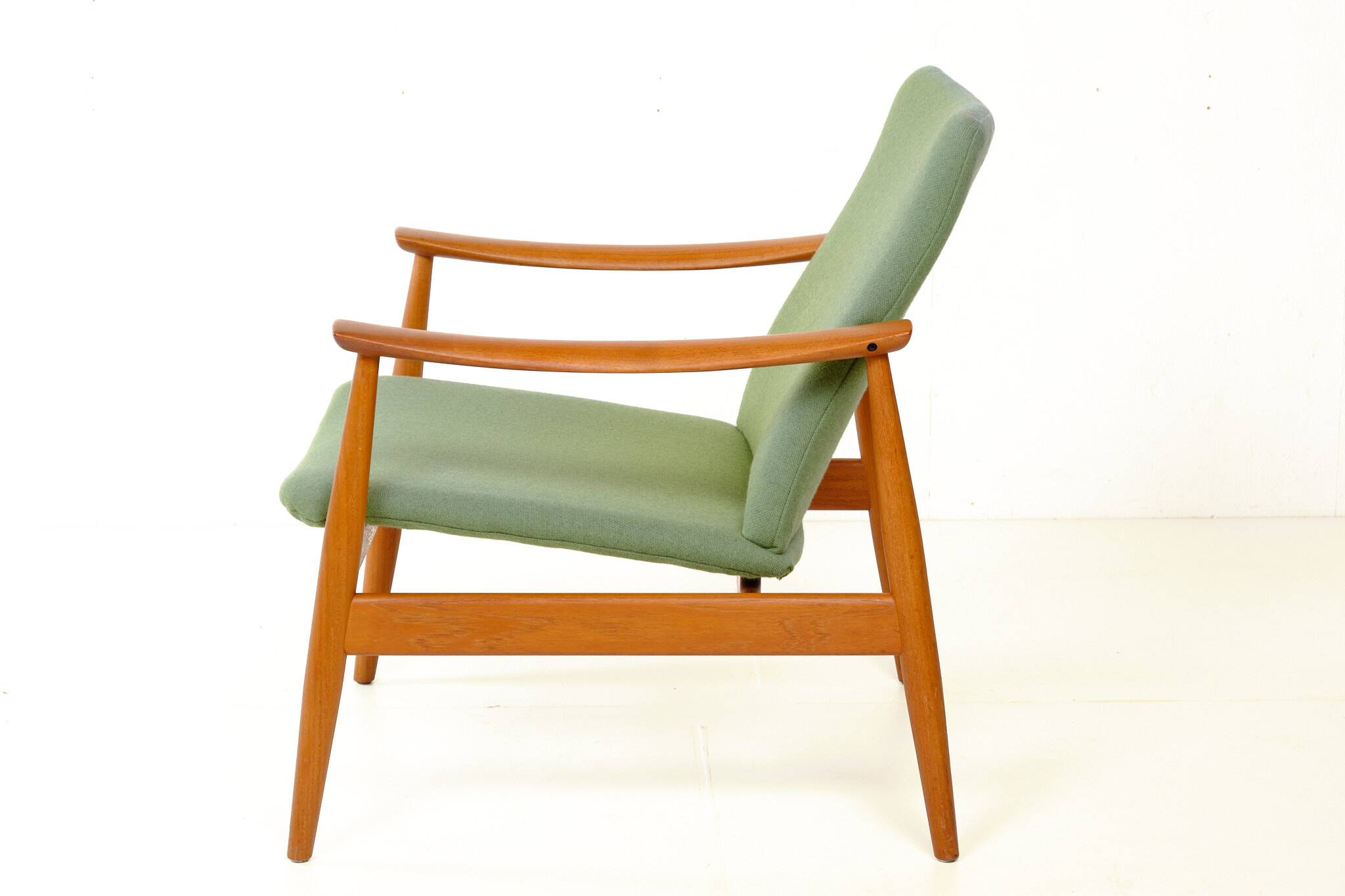 Arne Vodder FD 161 armchair, teak and wool