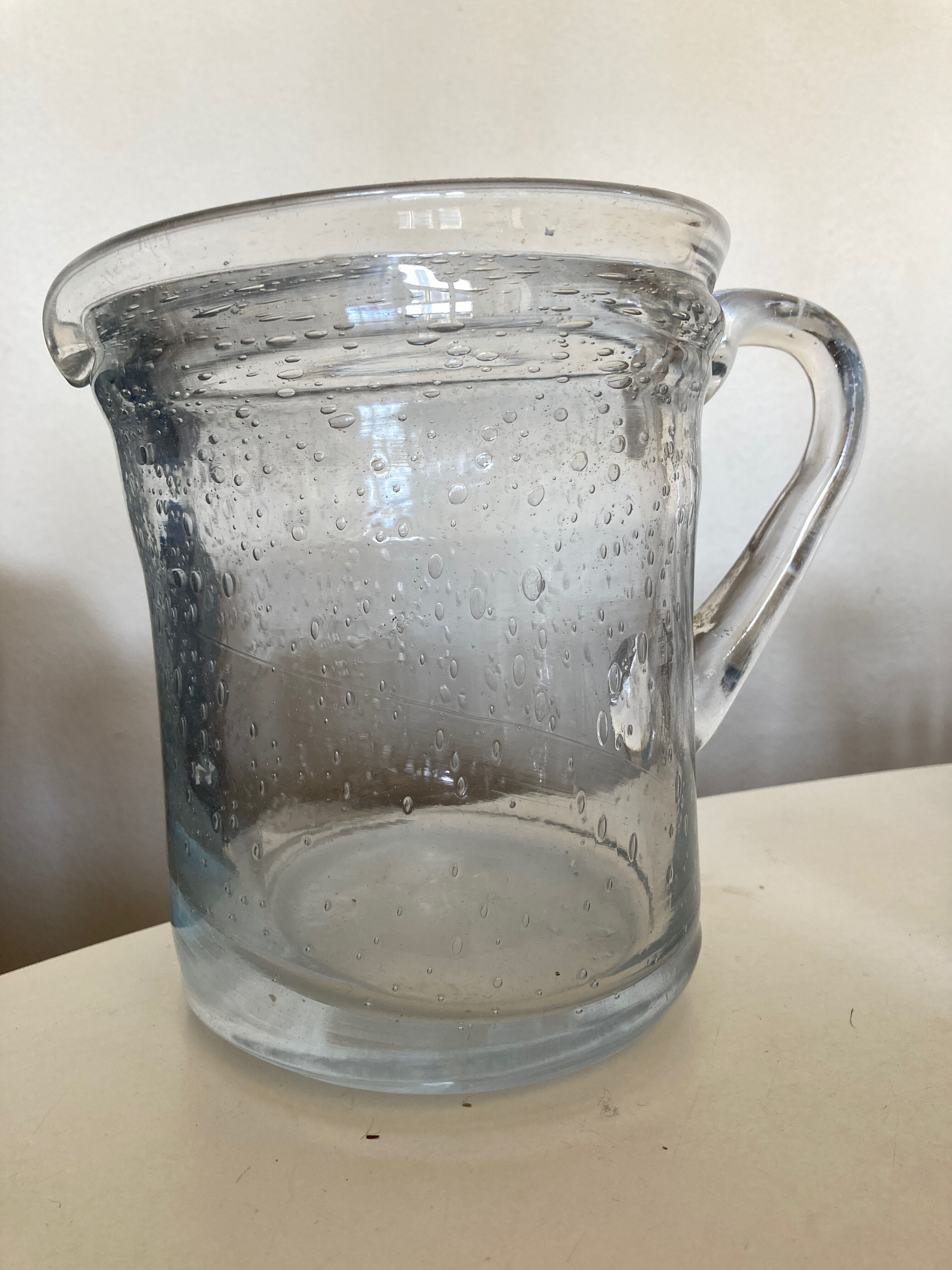 Produit BHV Pichet de verre bullé 1960