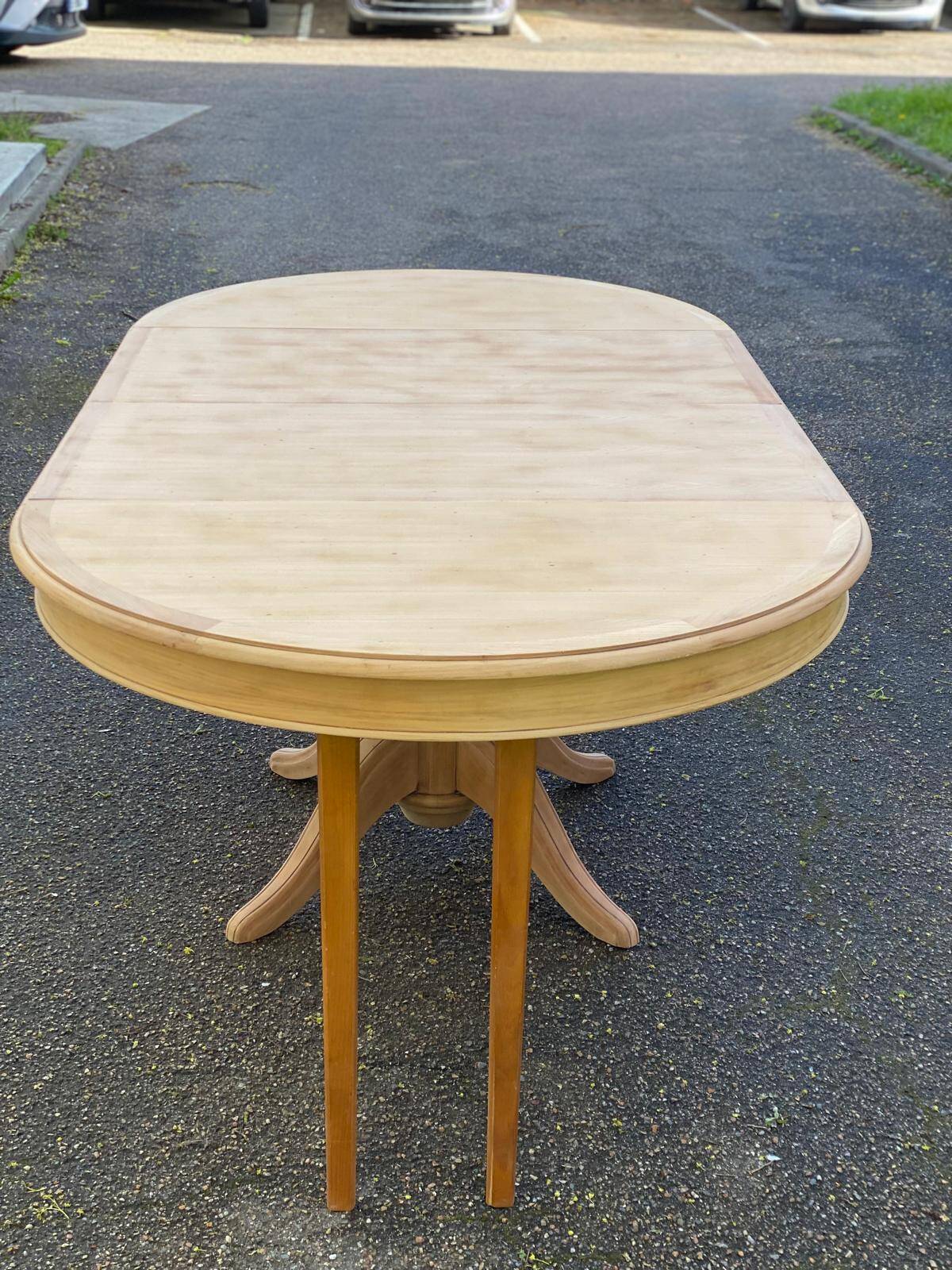 Renovated round extendable dining table with a central wooden leg, 110-210cm.