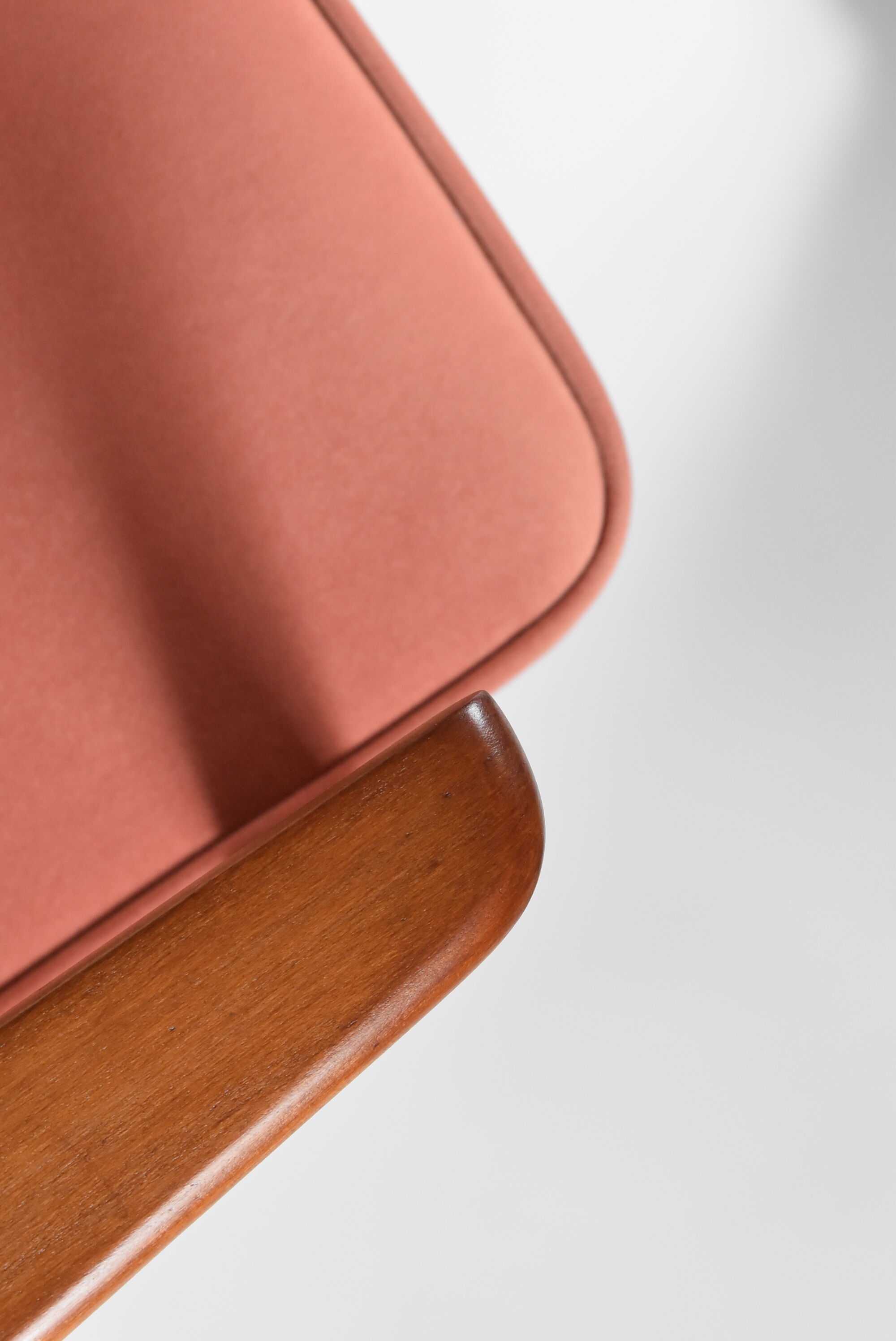 Mid-century modern pink velvet armchair, designer M. Zielinski, 1960s, Poland