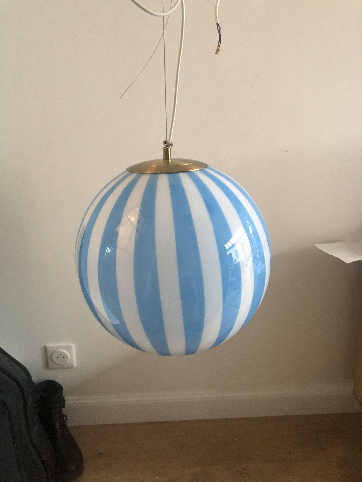Round suspension striped white and blue Circus theme