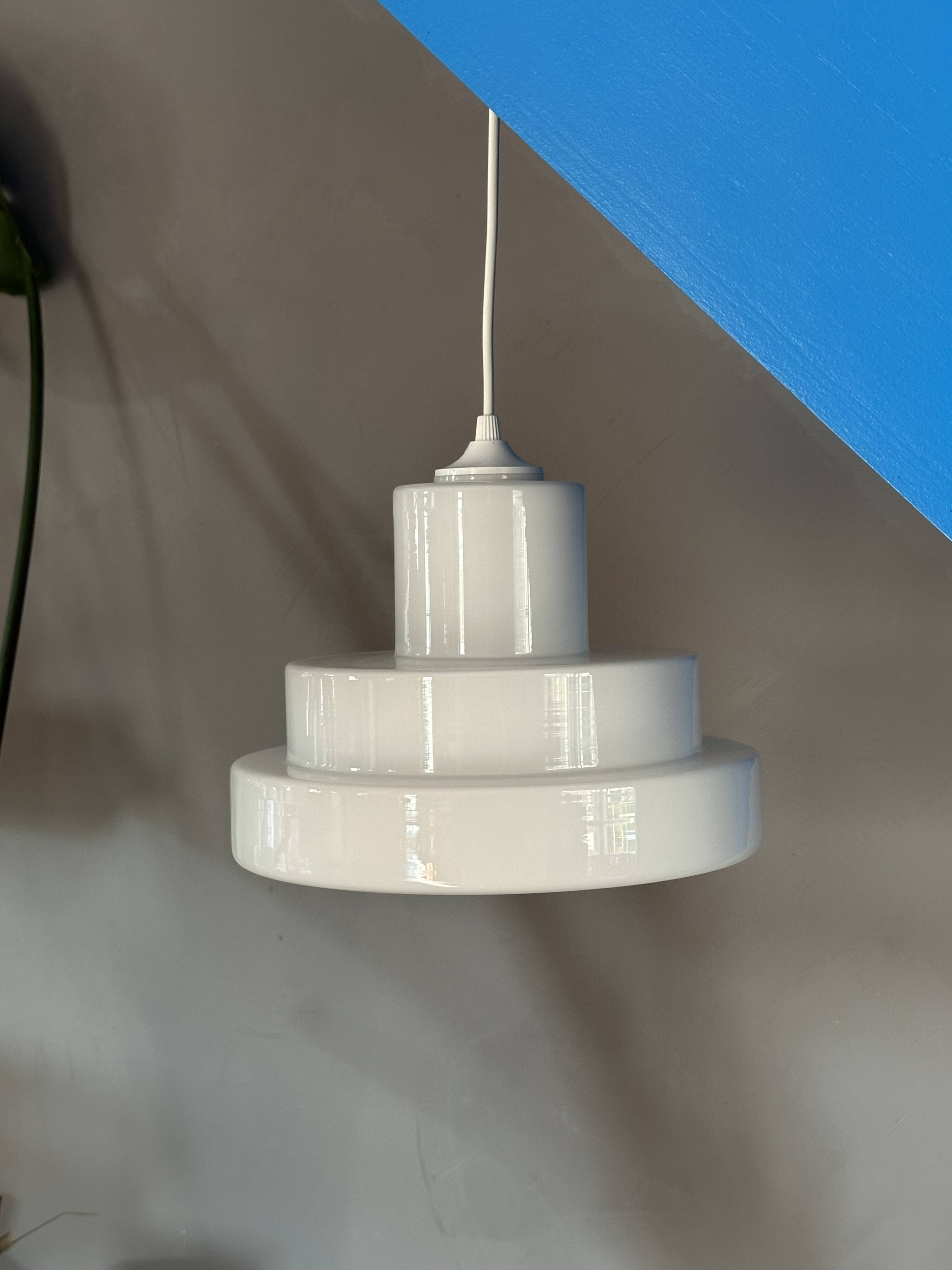 White vintage suspension – 70s style