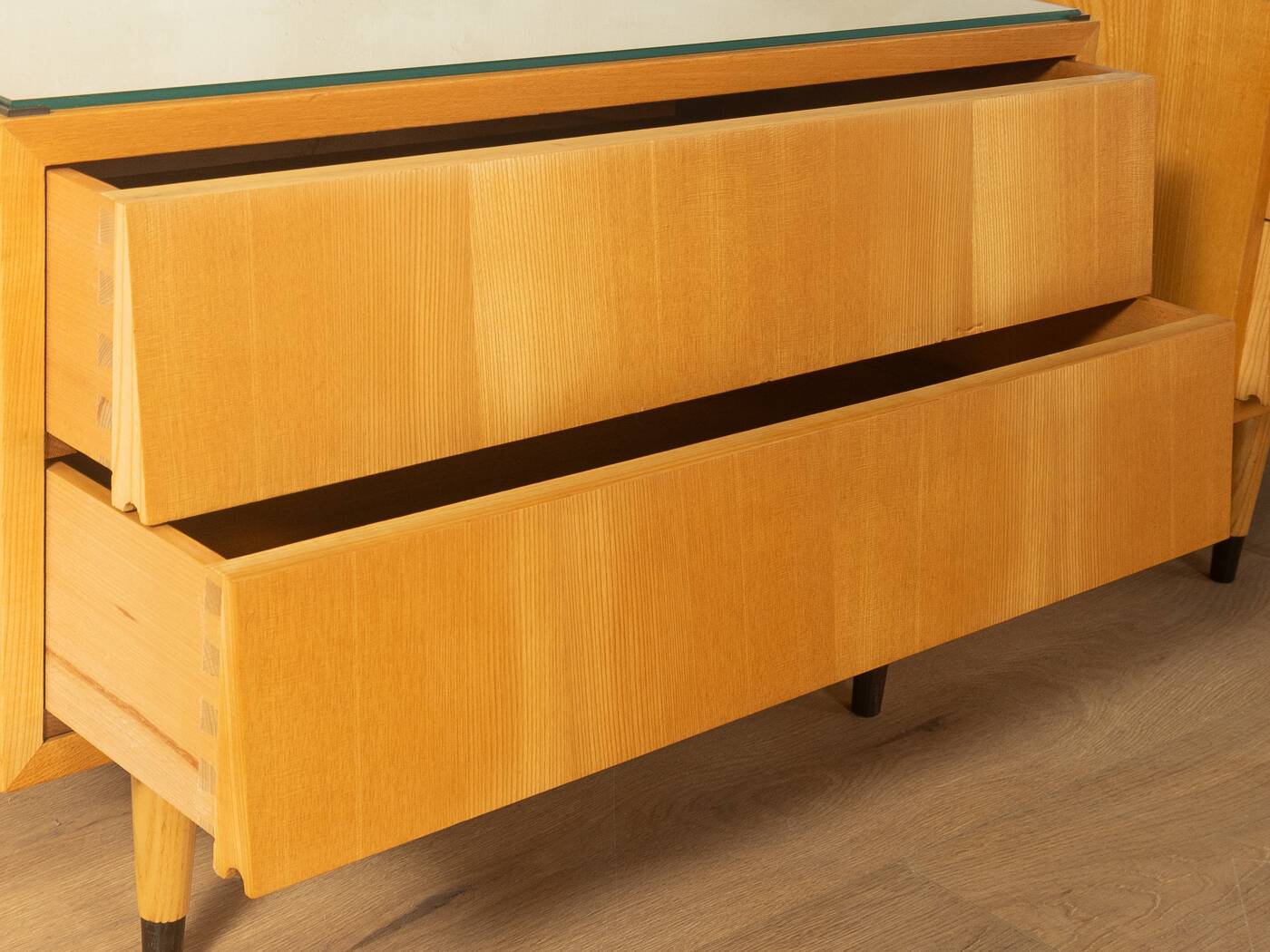Elegant bedside tables from the 1950s, IDEE Möbel series by Erich Stratmann for Oldenburger Möbelwerkstätten
