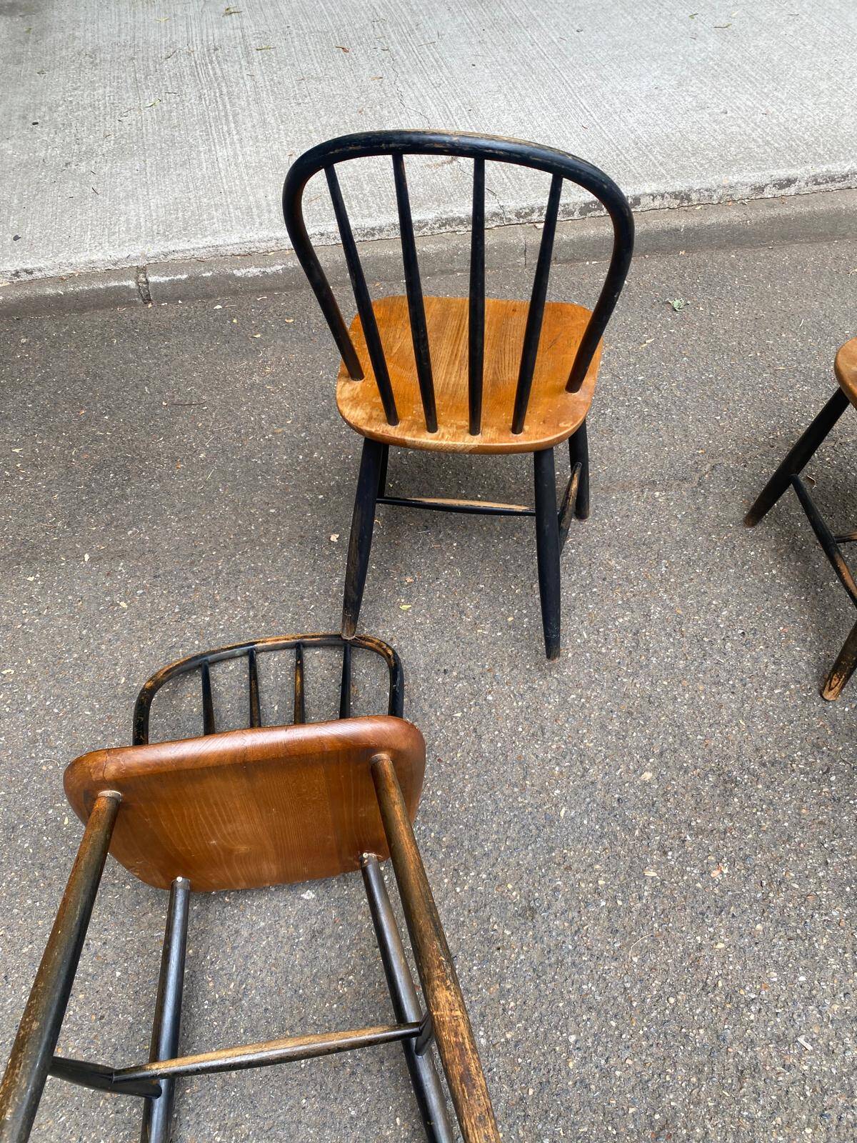 Set of 4 vintage spindle chairs in Windsor/Scandinavian style.