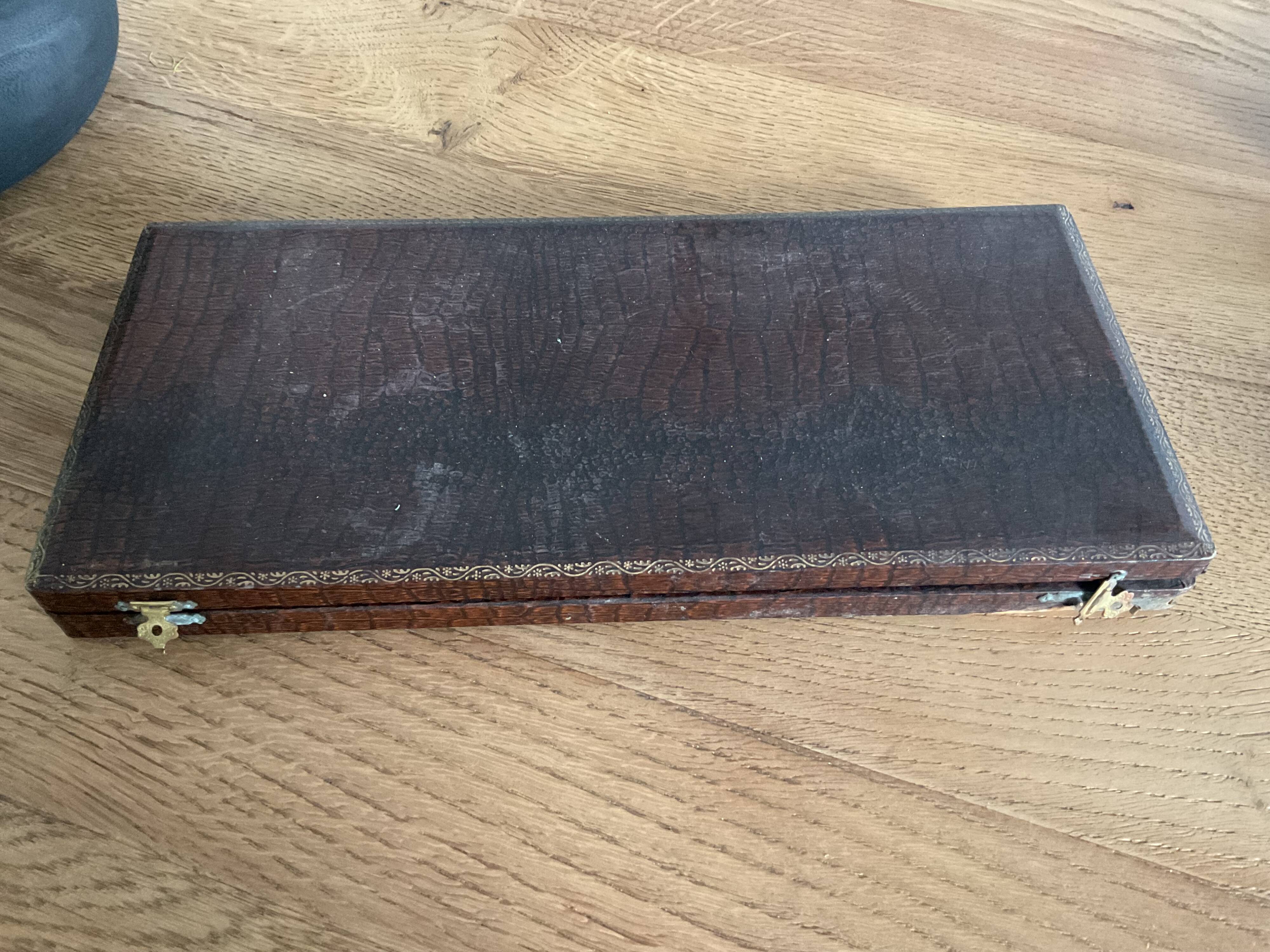 Dessert/cheese cutlery set 17cm Bakelite or horn handles?