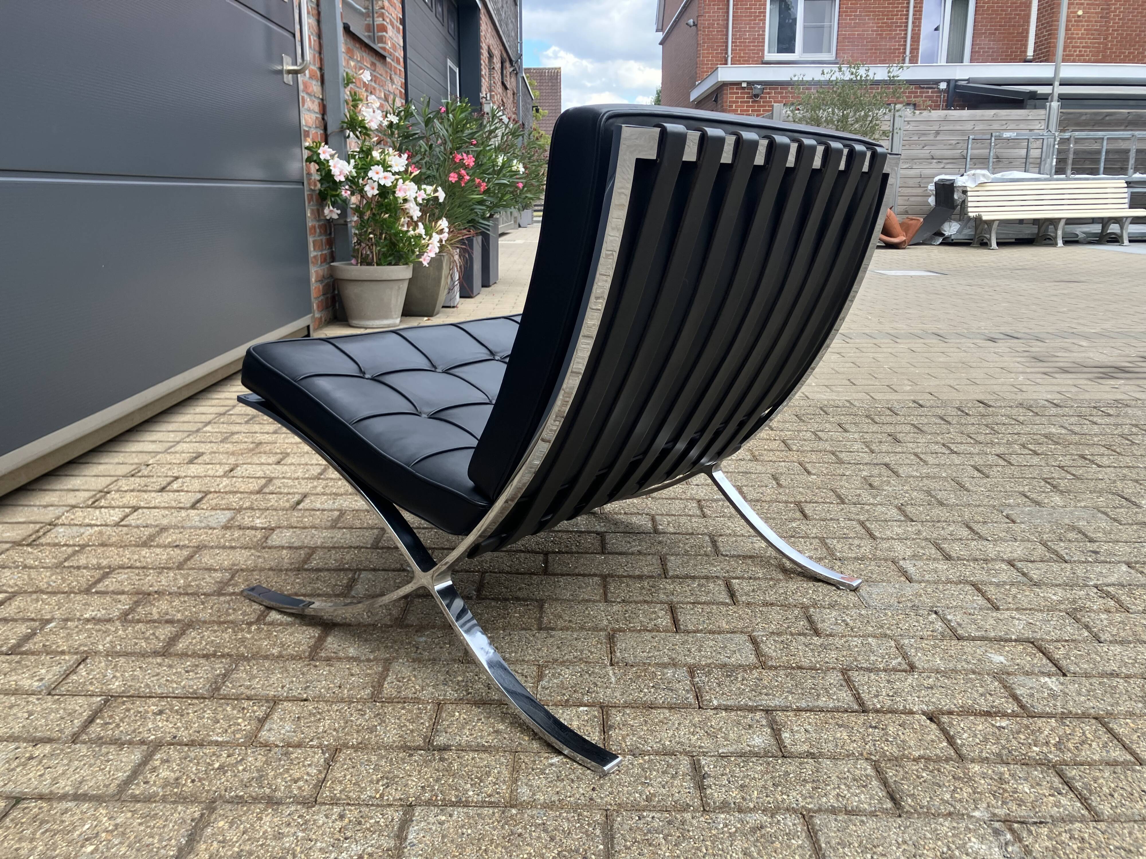 Originele Knoll Barcelona chair Mies Van Der Rohe , Zo goed als nieuw!!