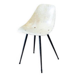 Chaise en fibre de verre