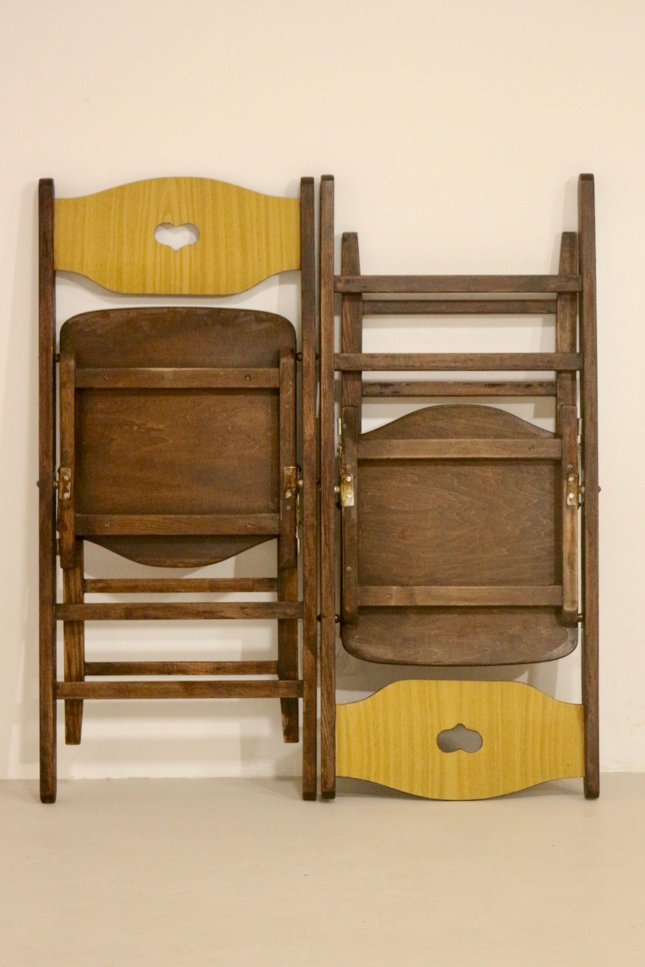 Pair of vintage folding chairs year 50 sculpted backrest.