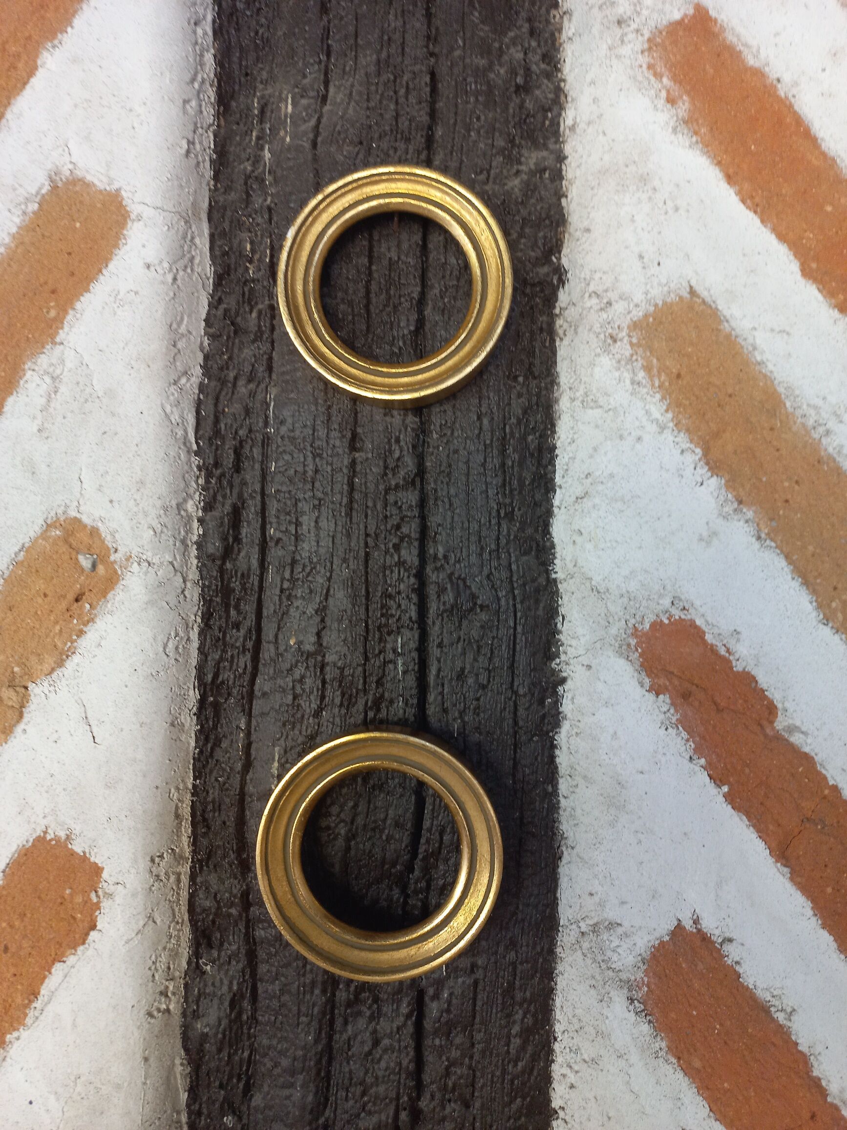 Pair of small round gilded frames