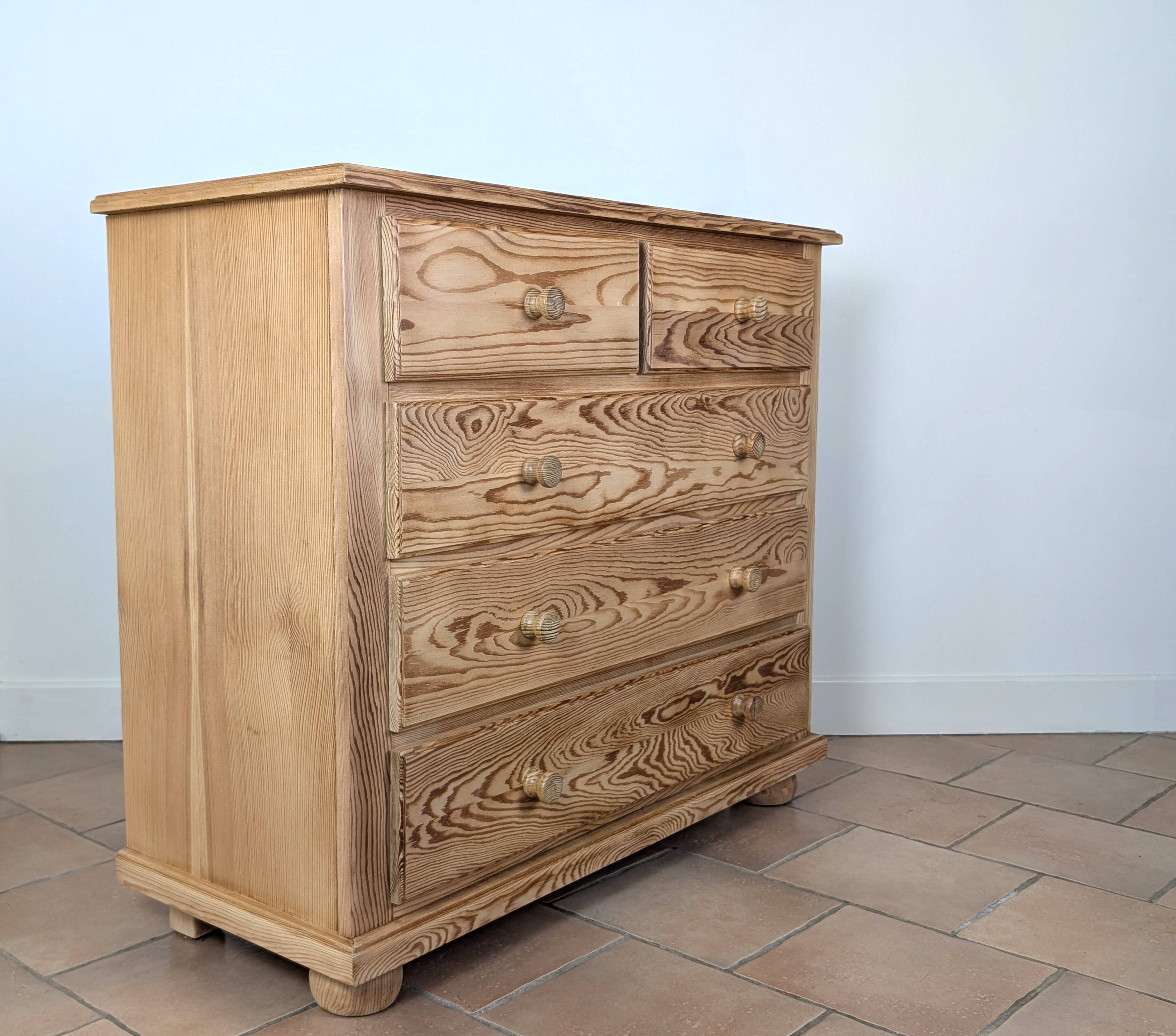 Pine chest of drawers